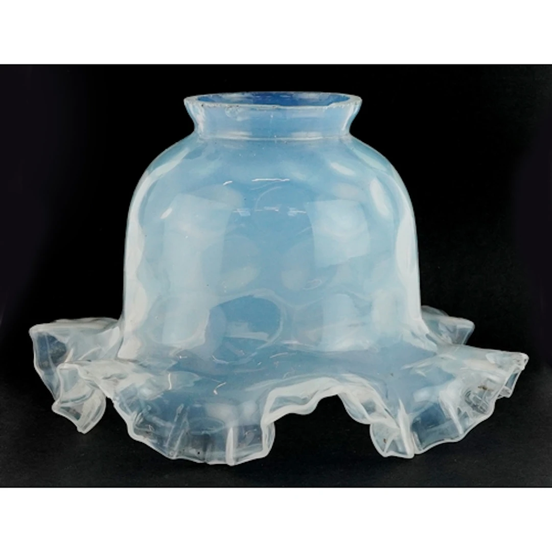 Victorian opaline glass lamp shade, 10cm high.