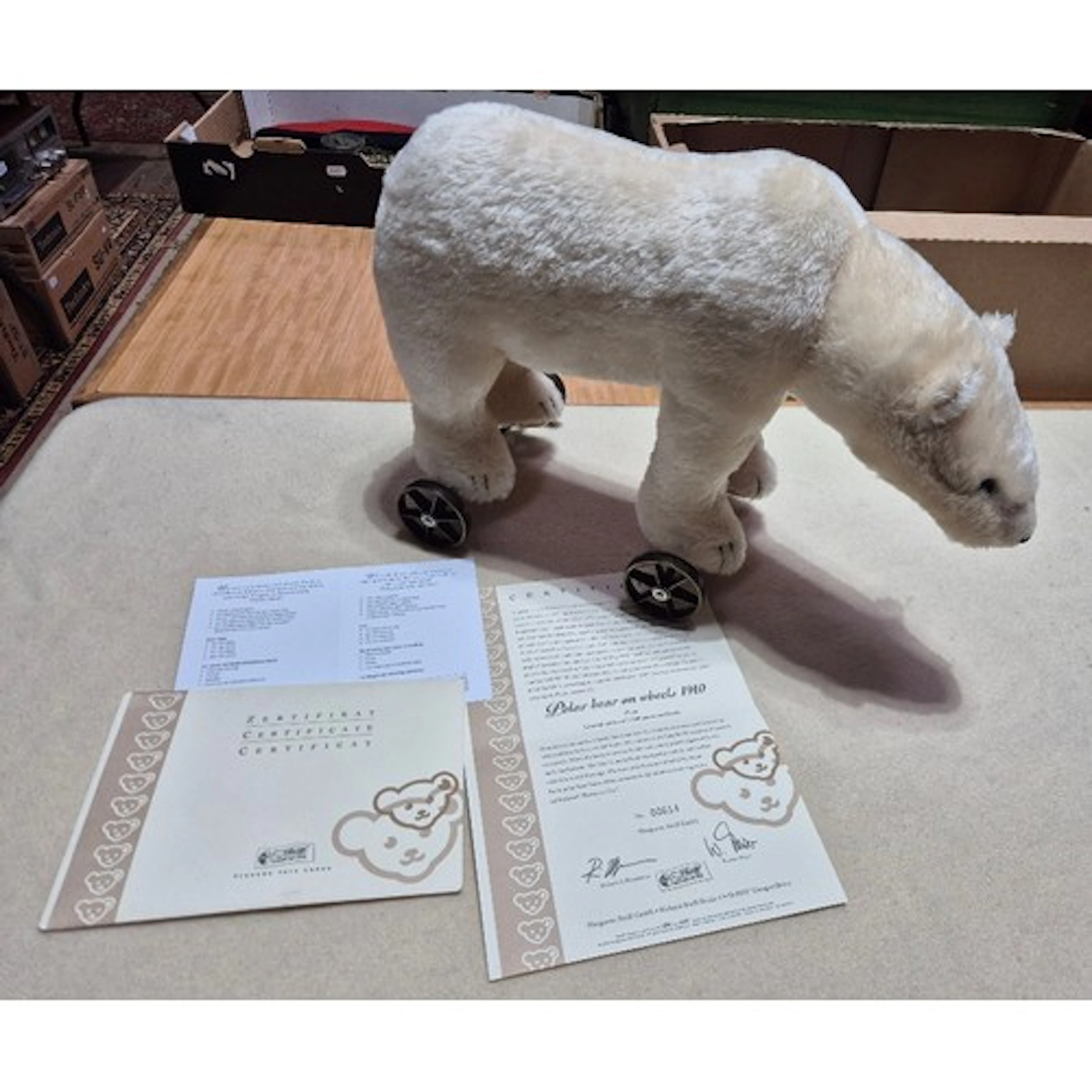 A Steiff polar bear on wheels 1910, approx. 31cm in height, ...