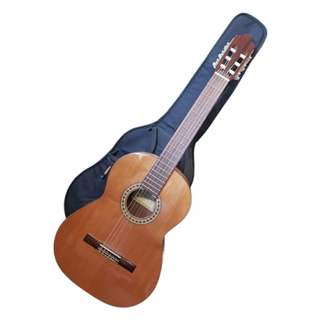 Guitarras Artesanas - A vintage Spanish artisan made acousti...