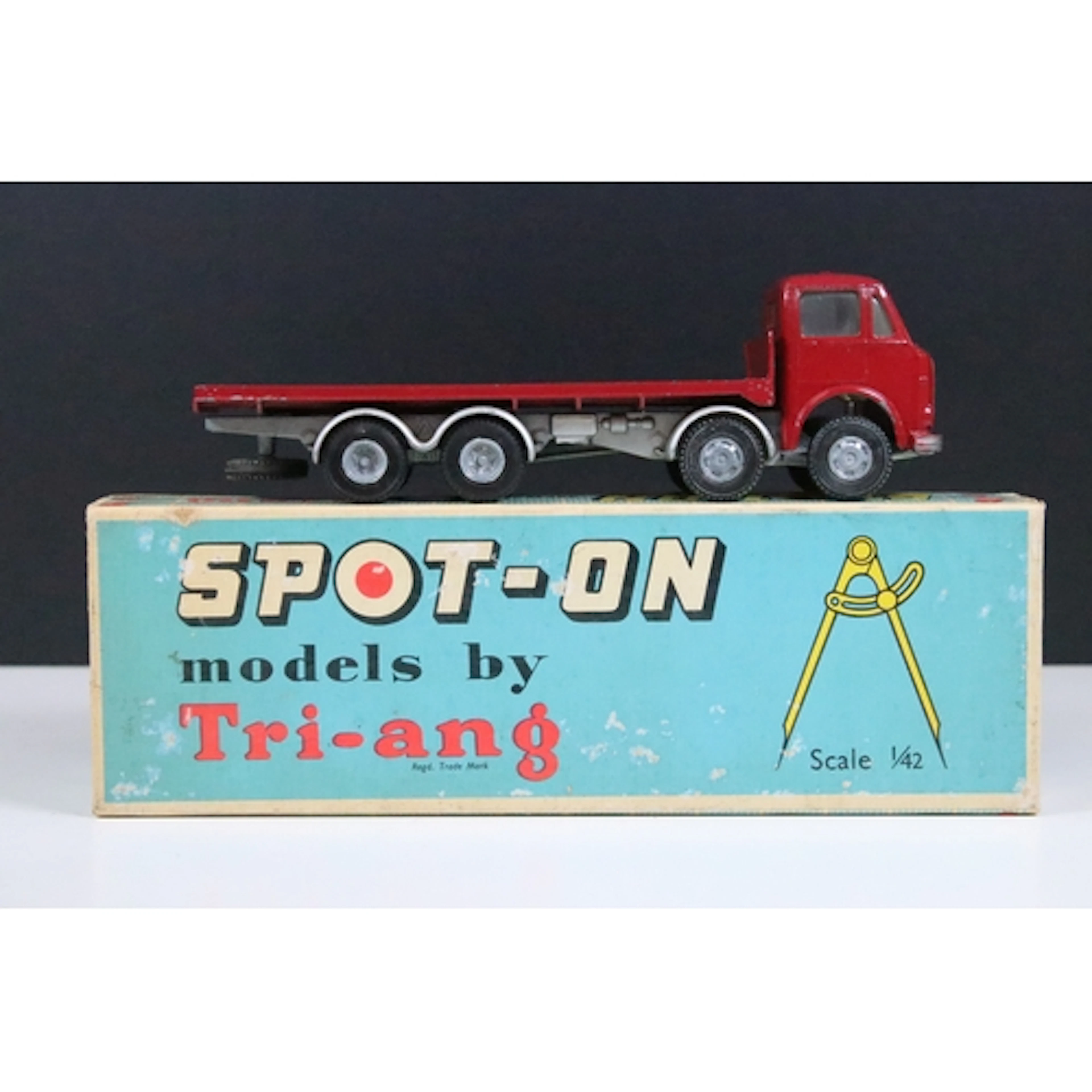 Boxed Triang Spot On 110 / 2 AEC Mammoth Major 8 with flat f...