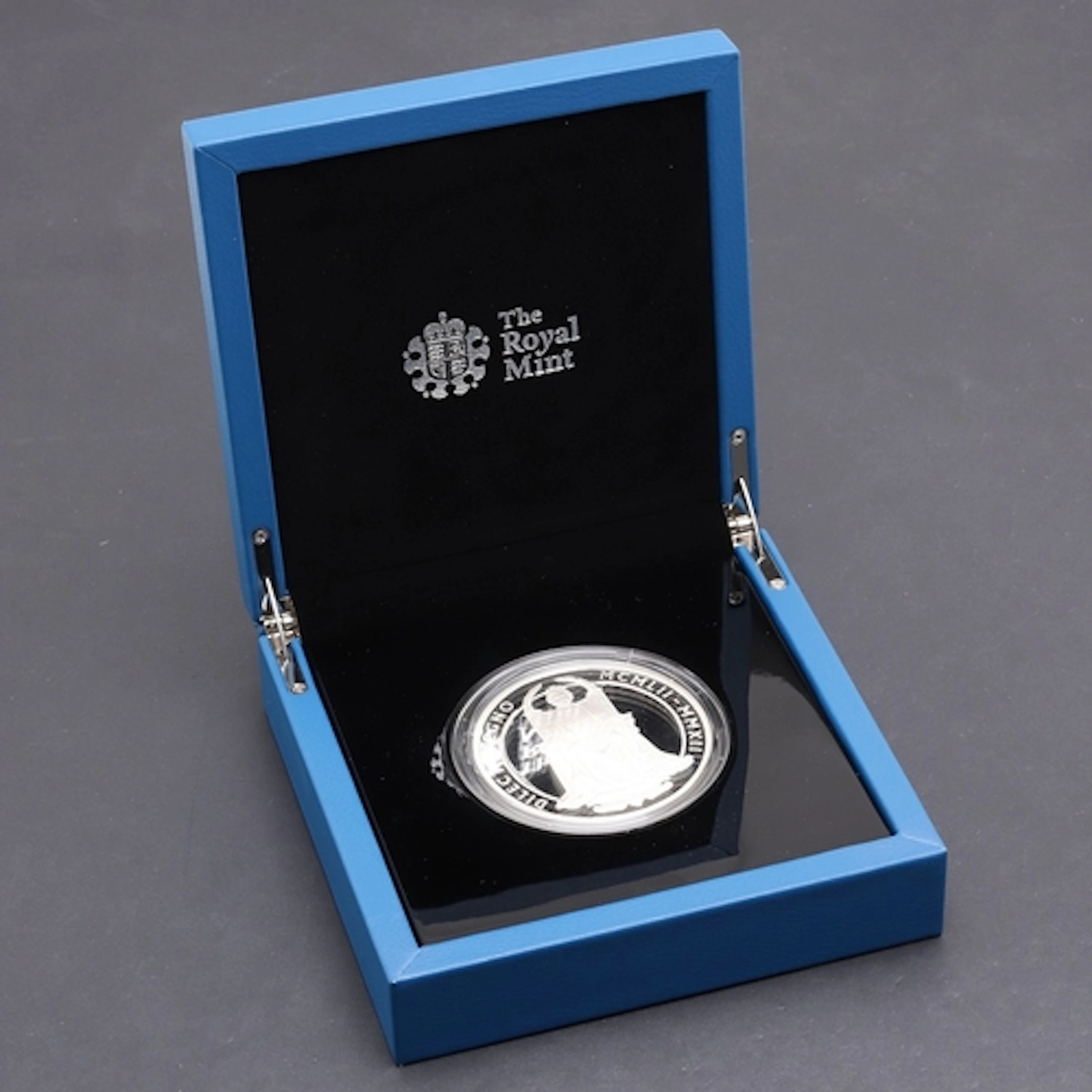 AN ELIZABETH II FIVE OUNCE SILVER PROOF DIAMOND JUBILEE ISSU...