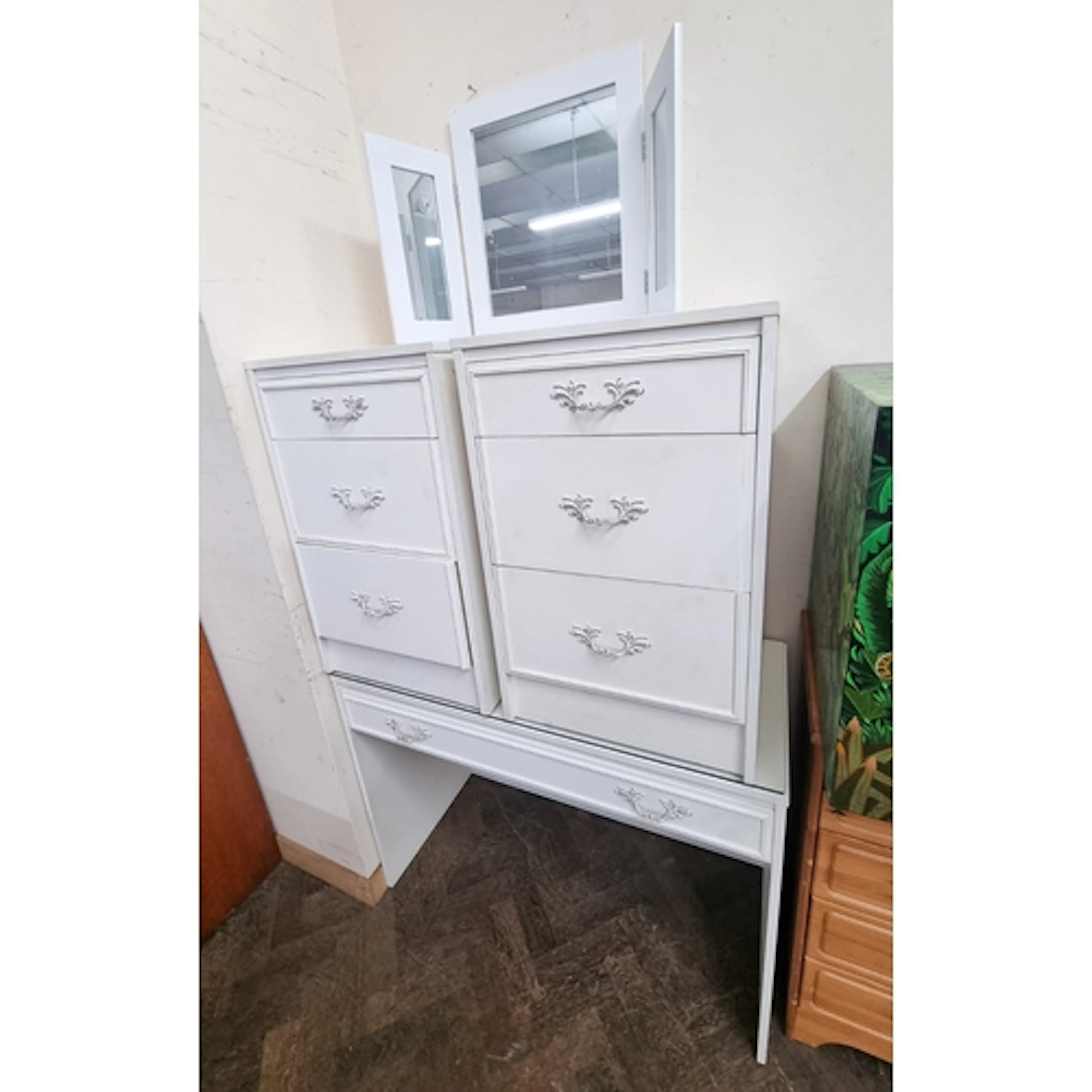 A modern white and gilt dressing table with freestanding tri...