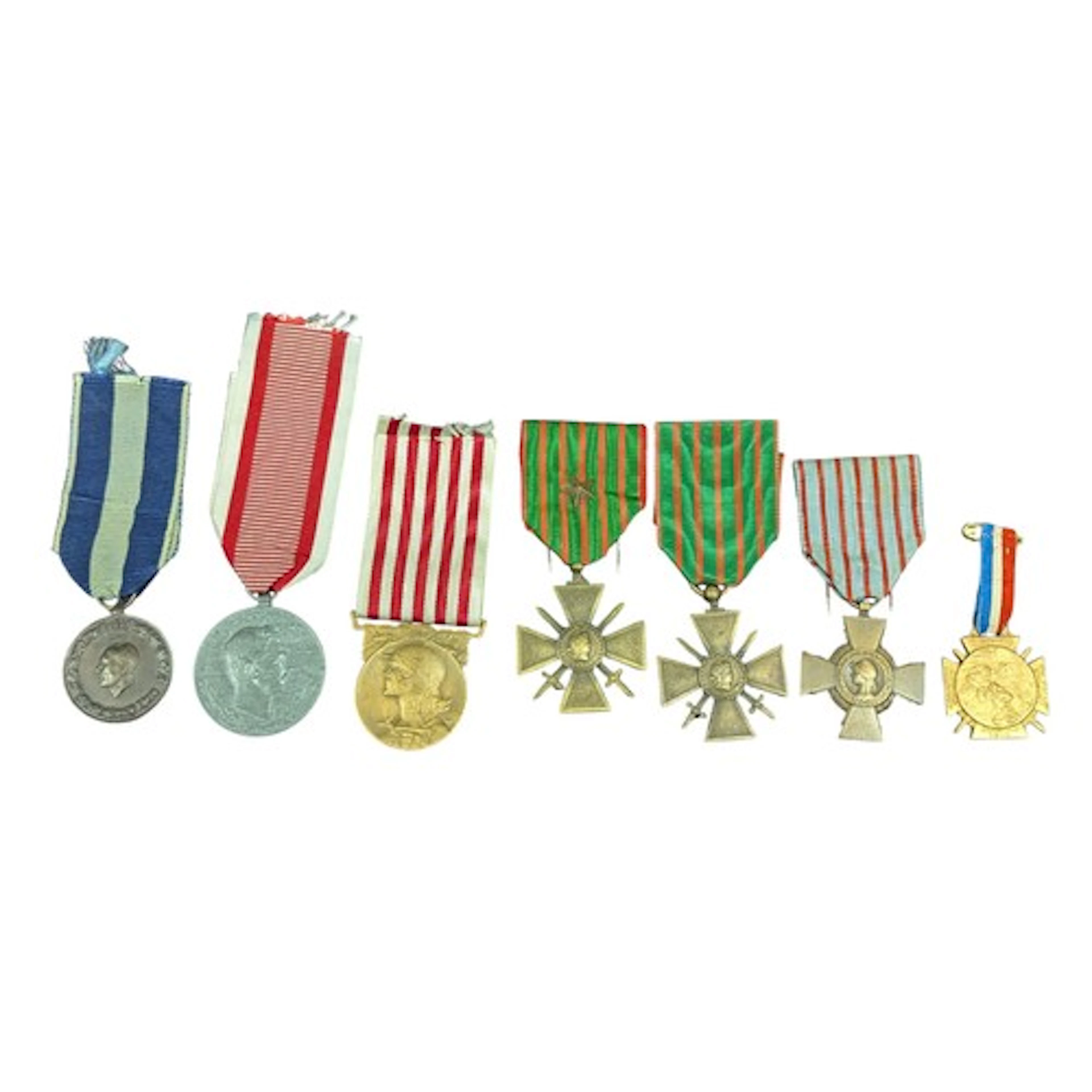 Quantity of WW1/WW2 World Medals to include a WW1 French Co...