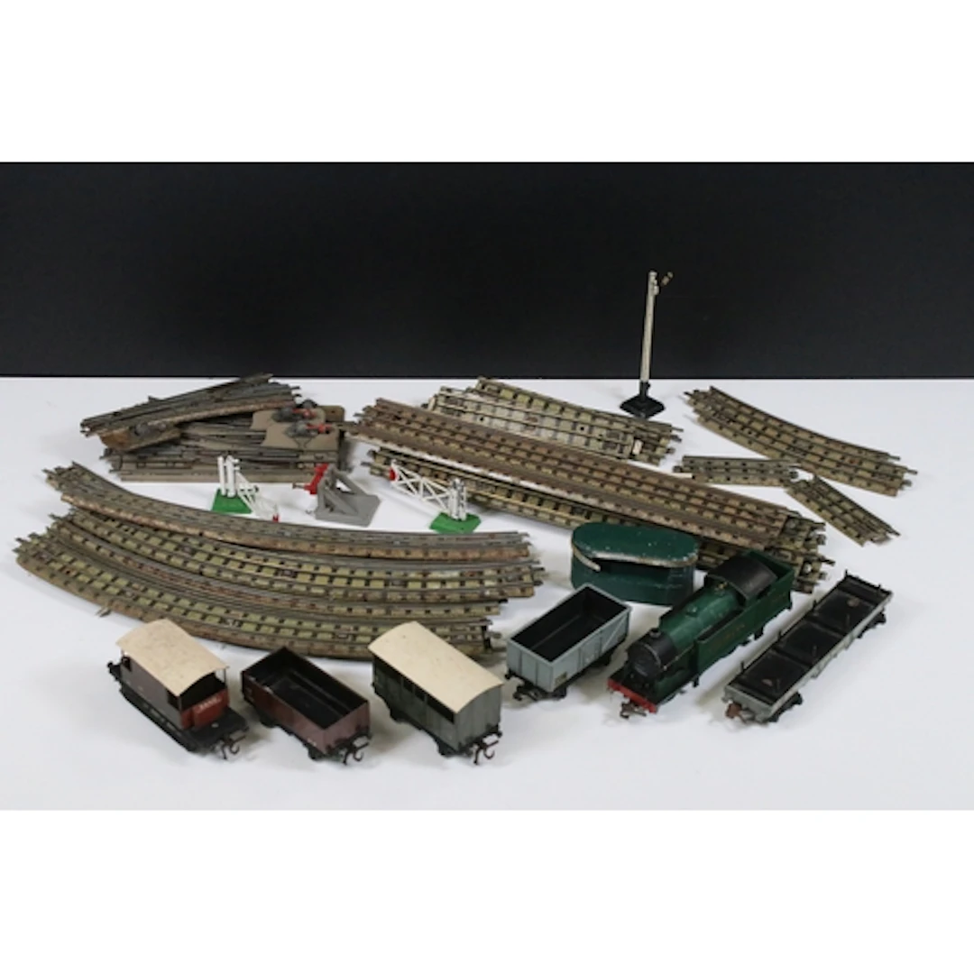 Group of Hornby Dublo model railway to include 0-6-2 Souther...