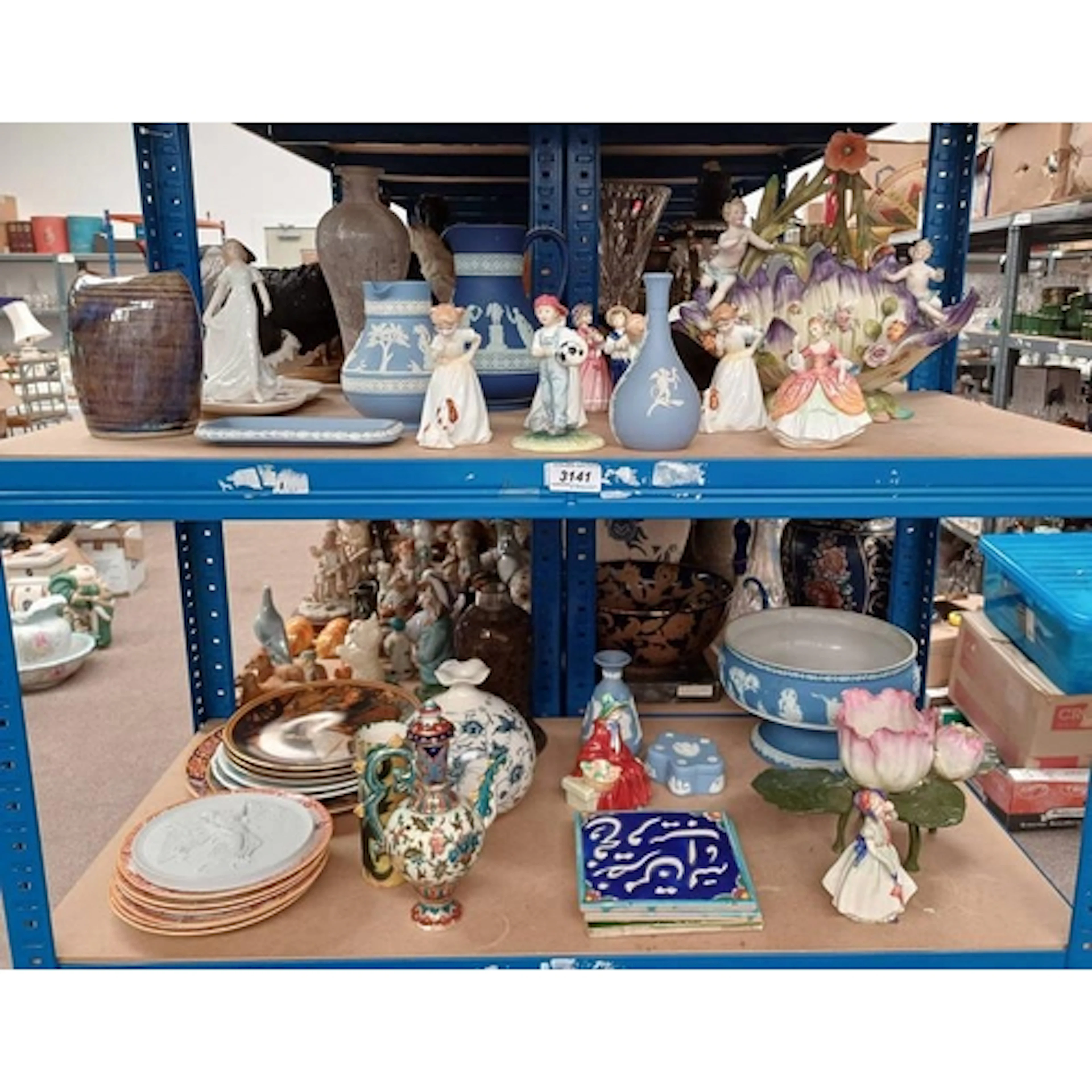SELECTION OF VARIOUS ITEMS INCLUDING ROYAL DOULTON PORCELAIN...