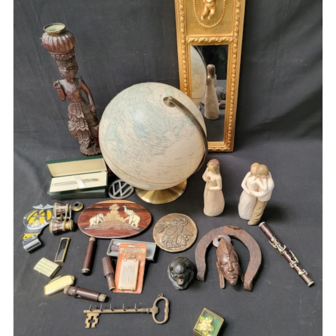 SELECTION OF GENERAL COLLETABLES including a raised relief ...