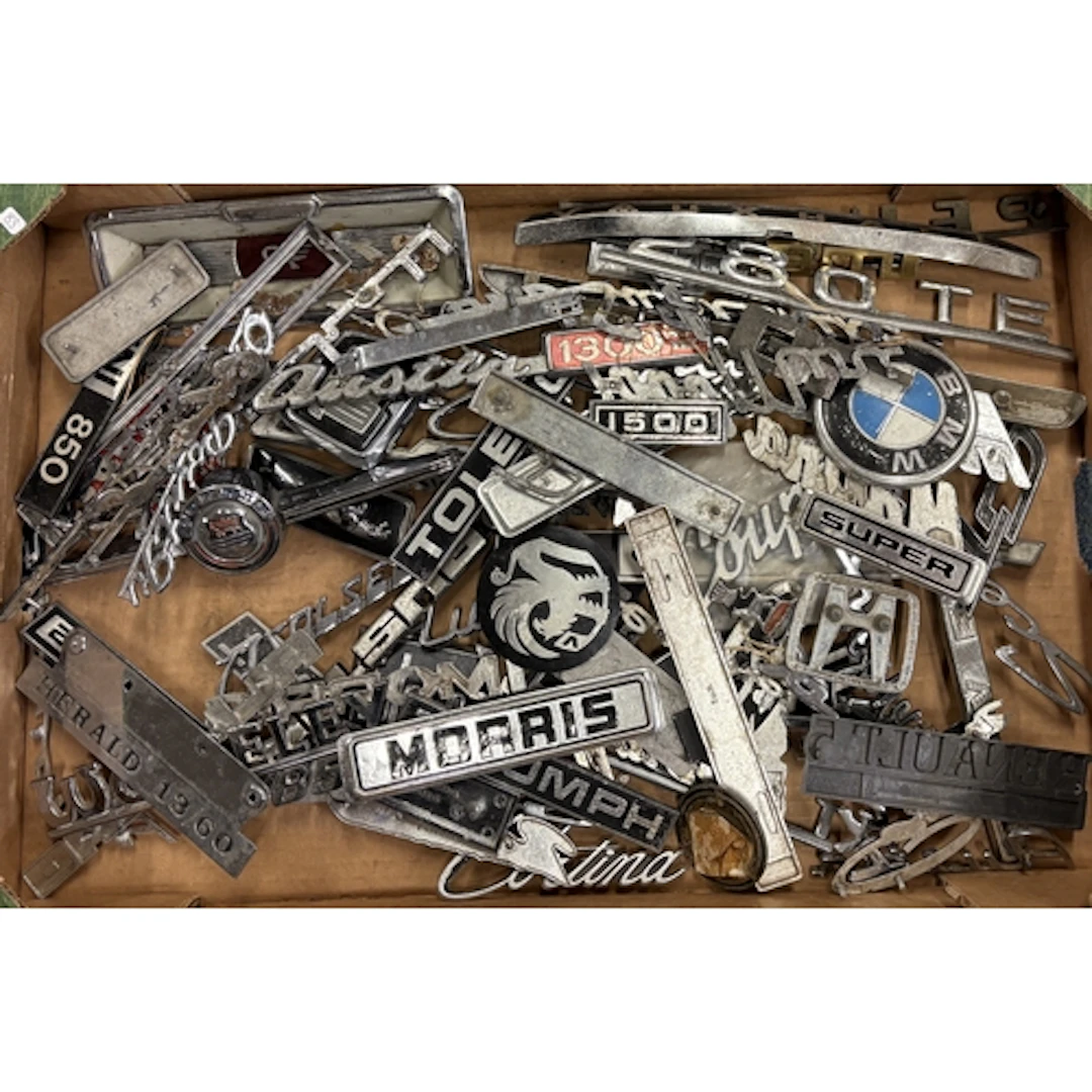 A collection of vintage motorcar badges. Est. £20 - £30.