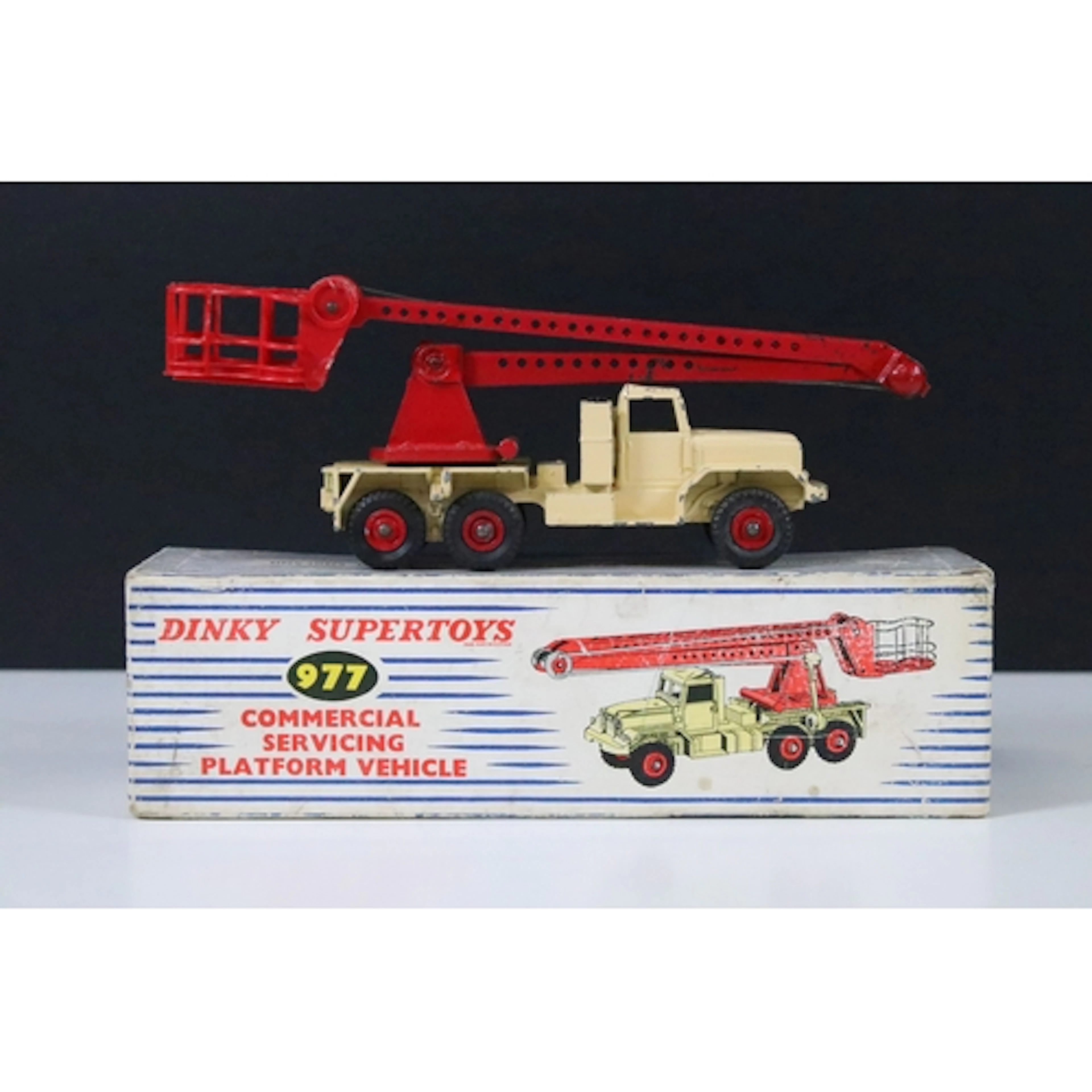 Boxed Dinky 977 Commercial Servicing Platform Vehicle diecas...