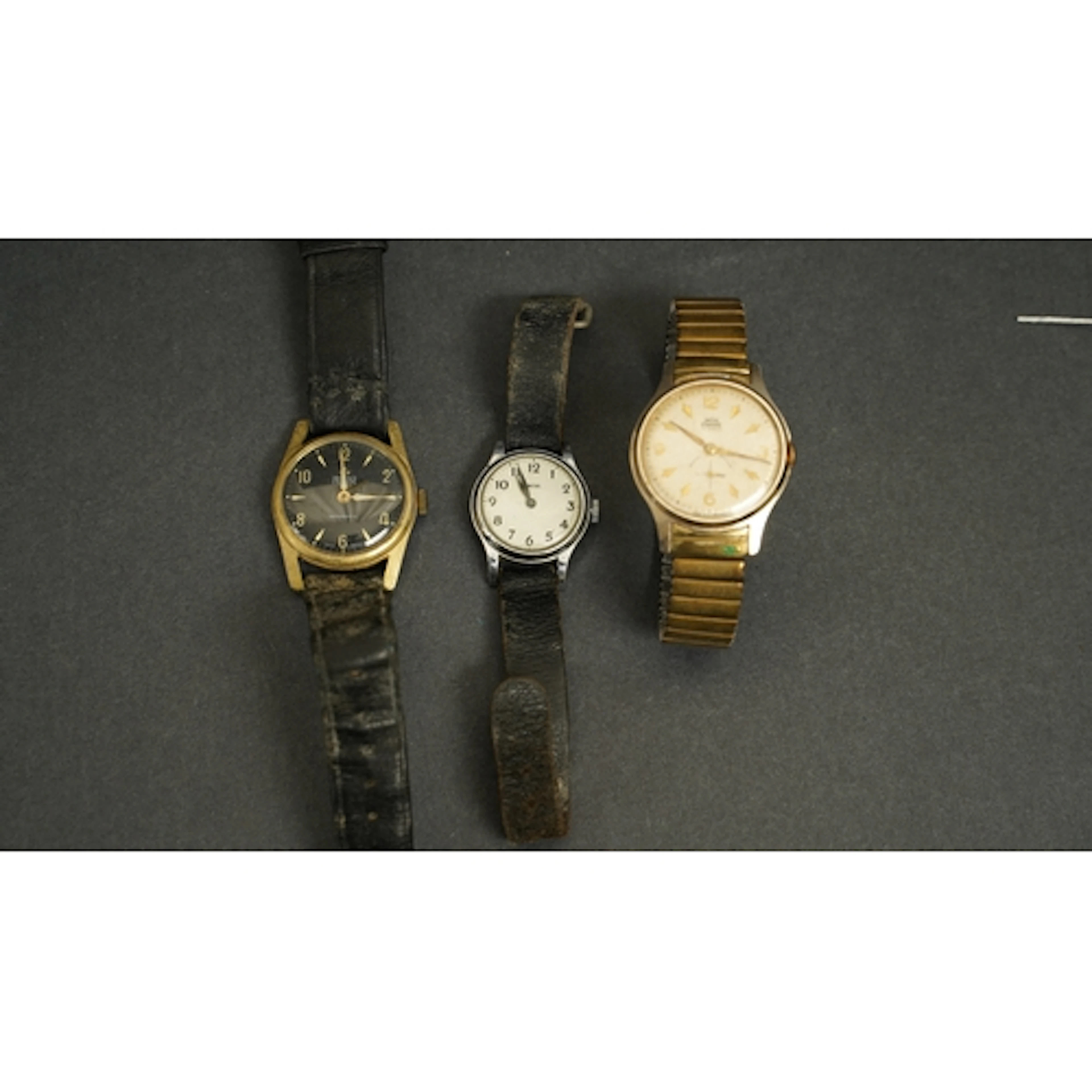 Three gentleman's vintage mechanical watches, to include Smi...