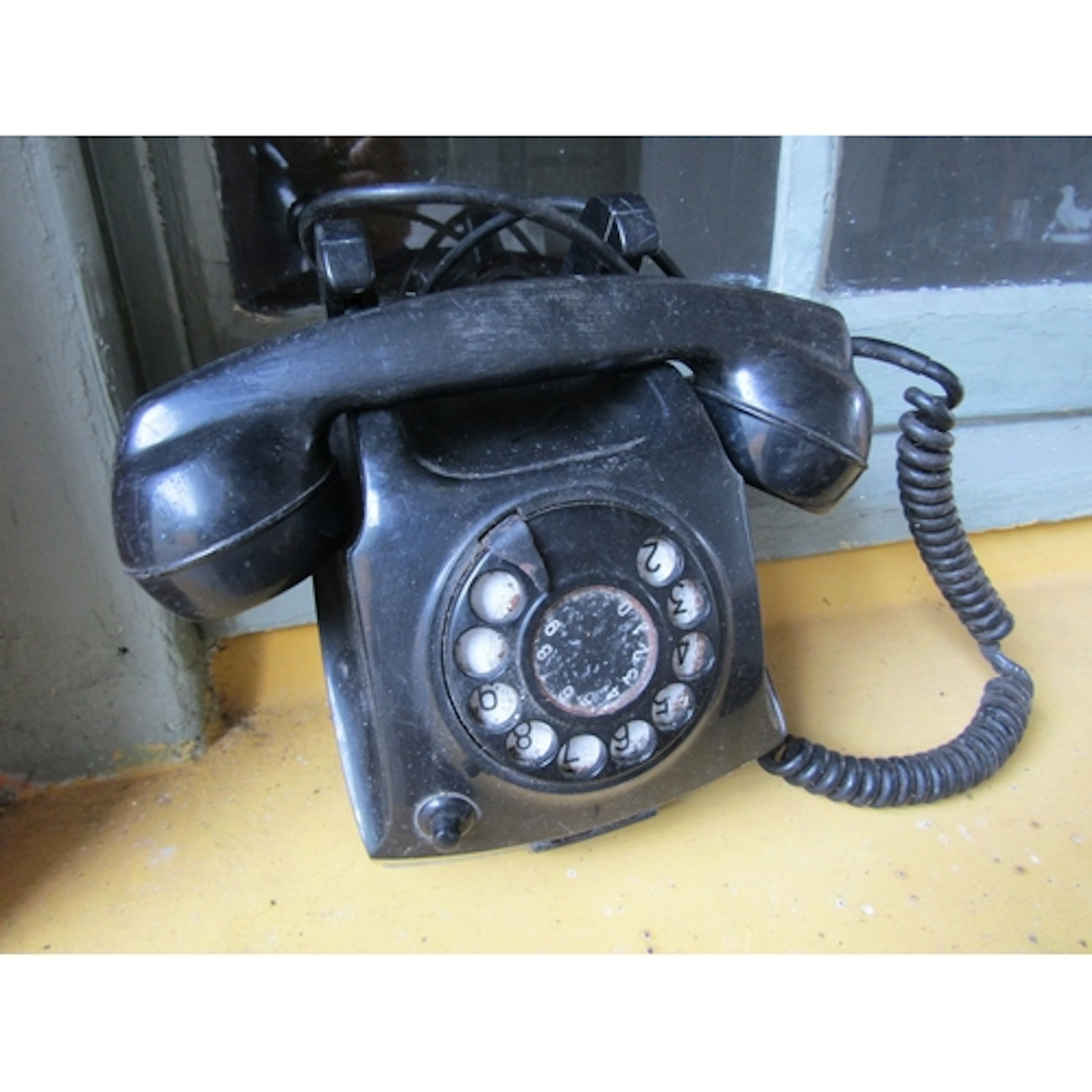 Vintage Wall Mounted Finger Dial Telephone Full Size