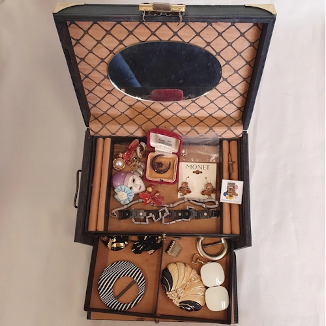 A green leather effect Jewel Box containing Costume Jeweller...