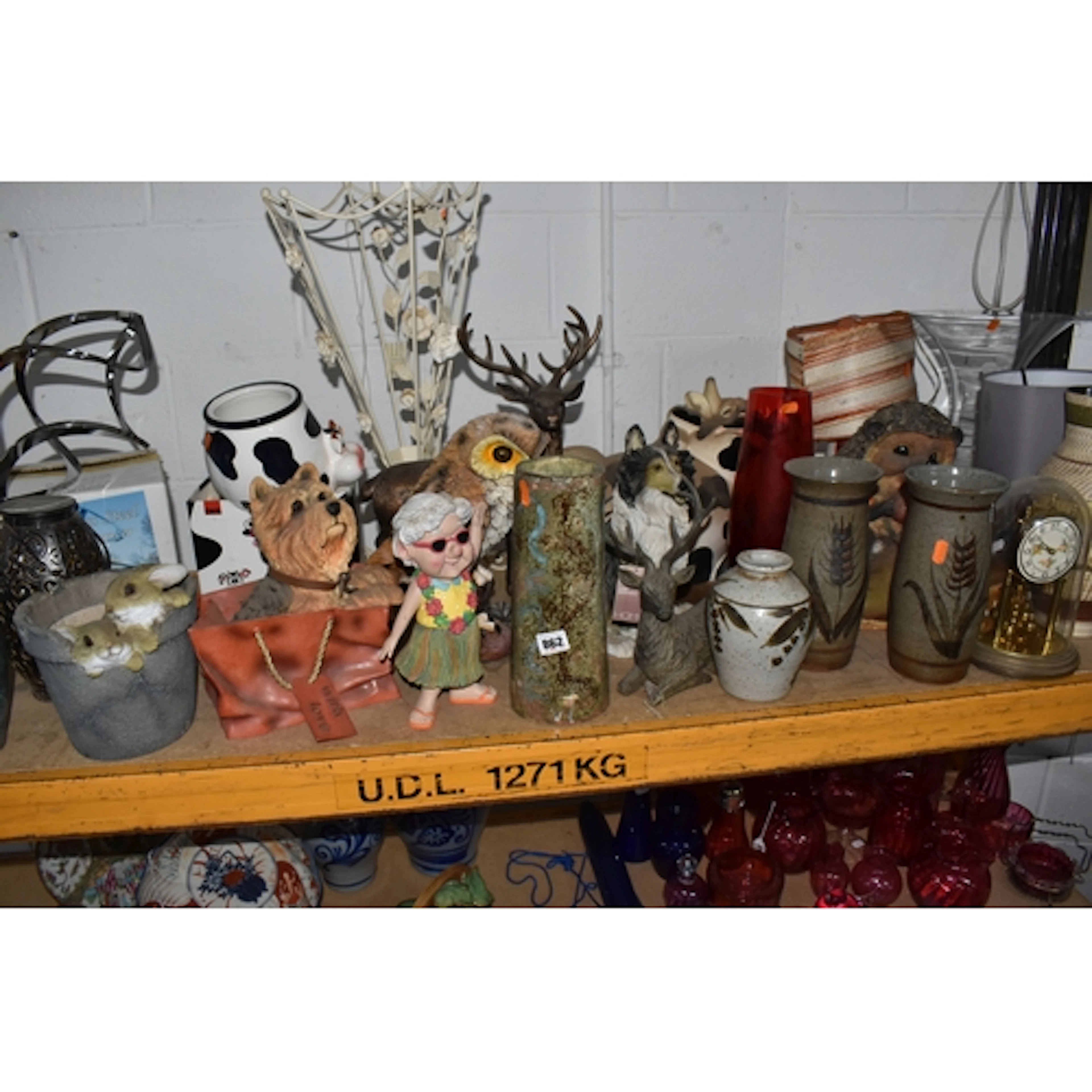 A COLLECTION OF ASSORTED ORNAMENTS to include a pair of ston...