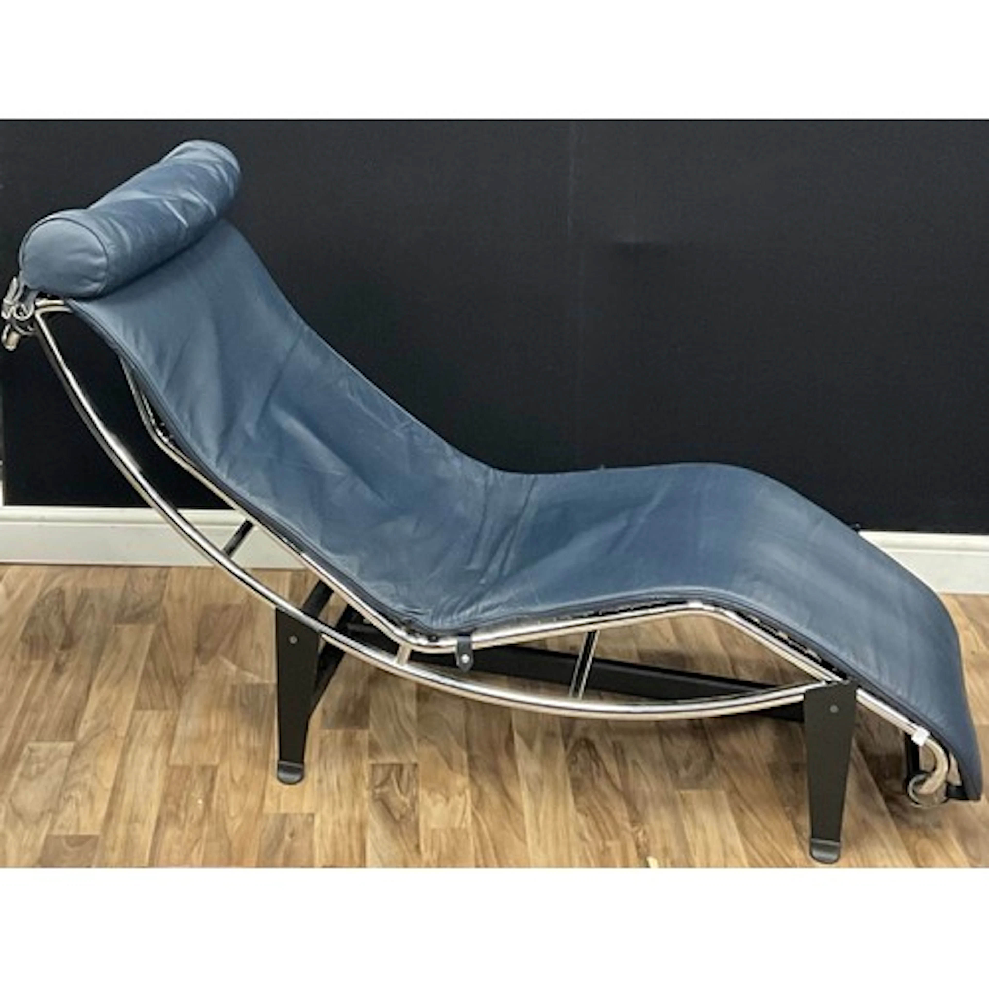 Modern Design - an LC4 chaise lounge, after the design by Le...
