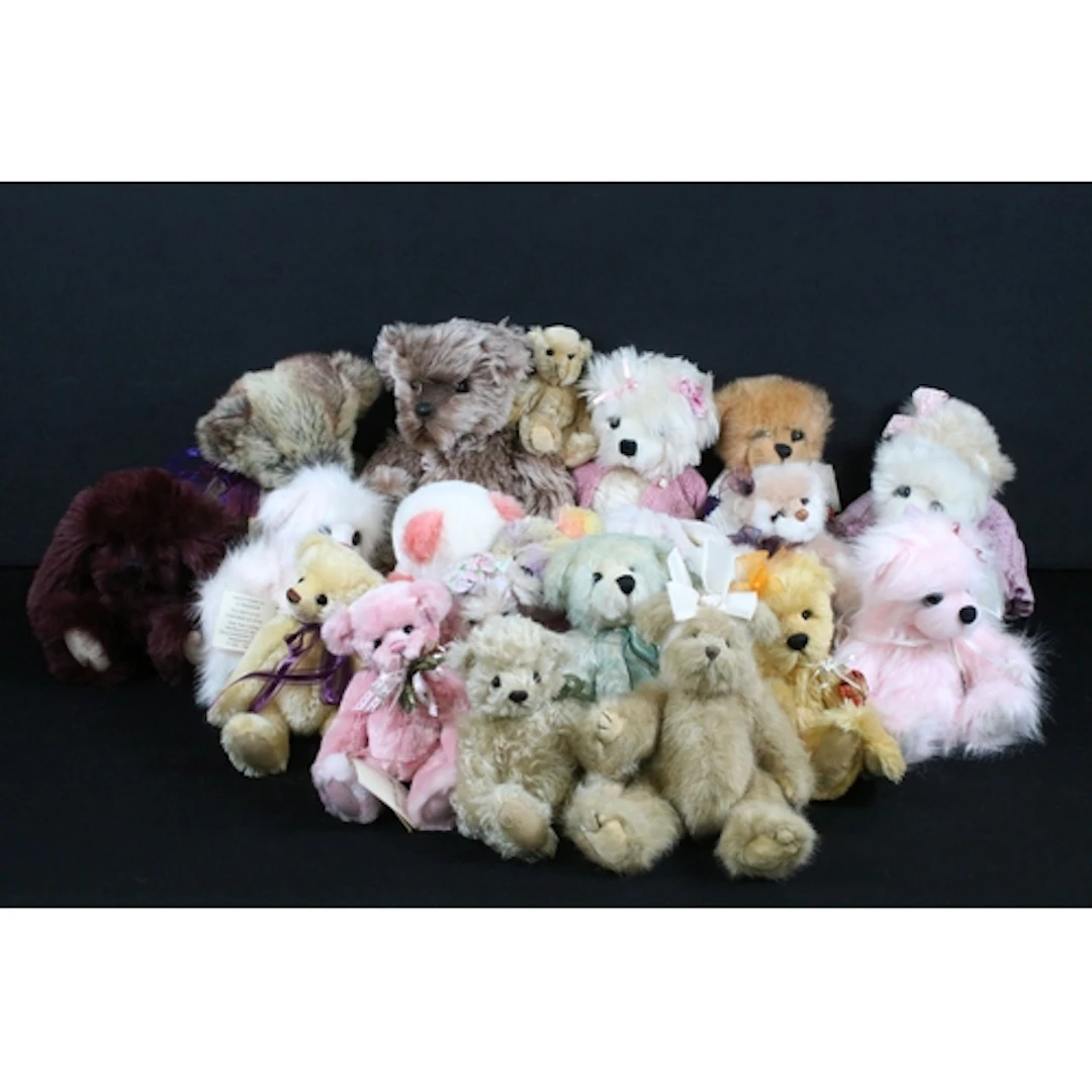 Collection of teddy bears including Miniature Artist teddy b...