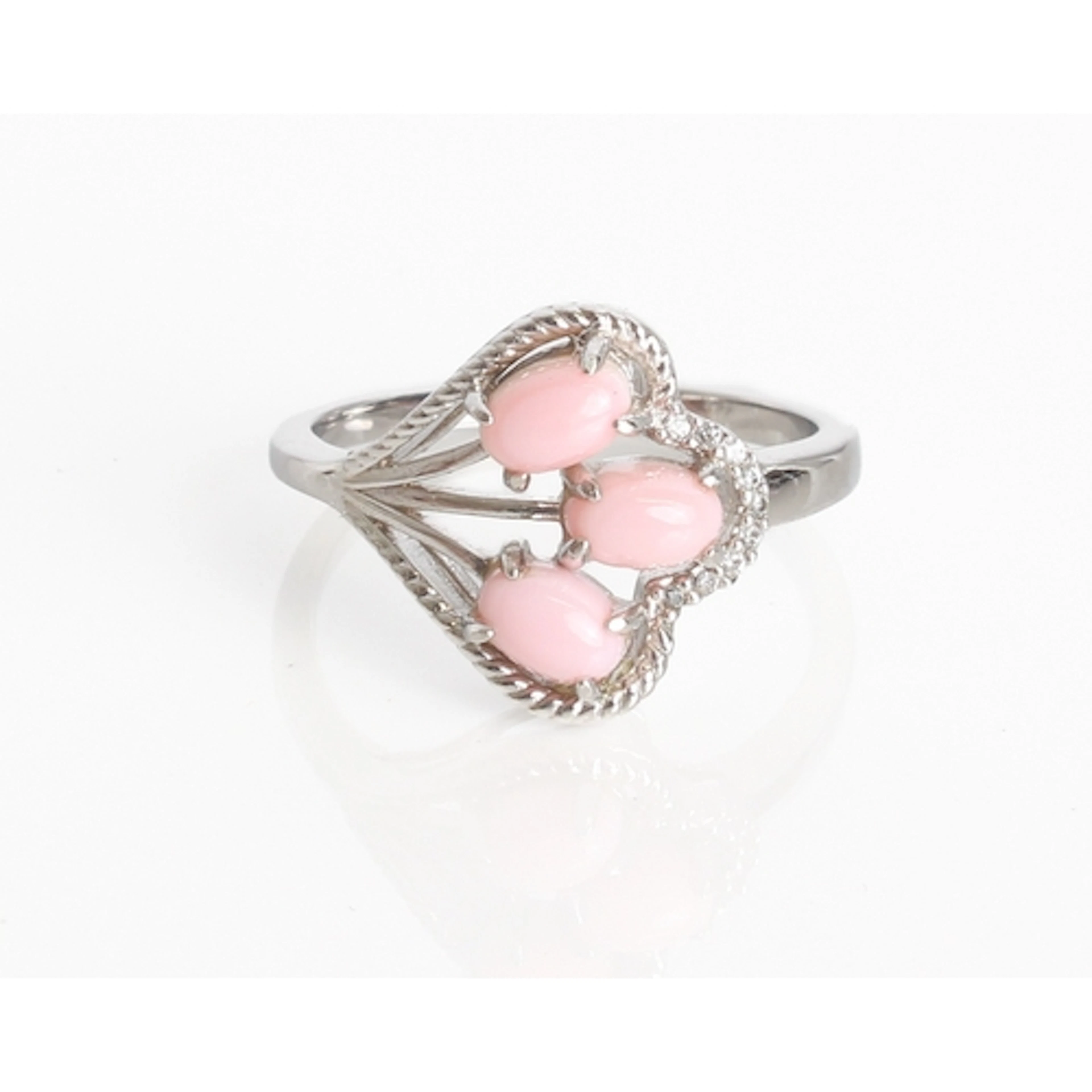 A queen conch and white zircon sterling silver ring, size R/...