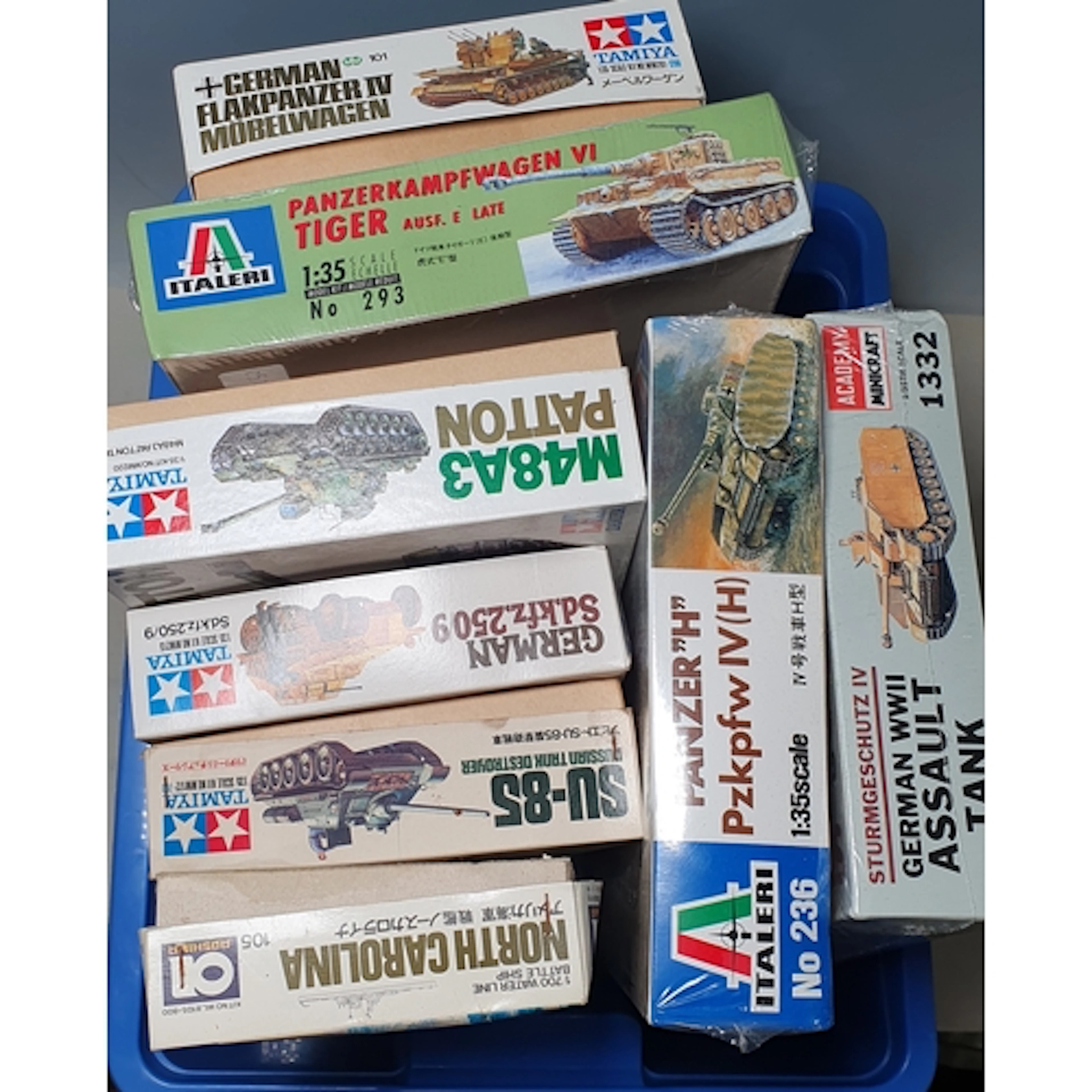 Seven boxed 1:35 scale Tank and Armoured Vehicle plastic Kit...