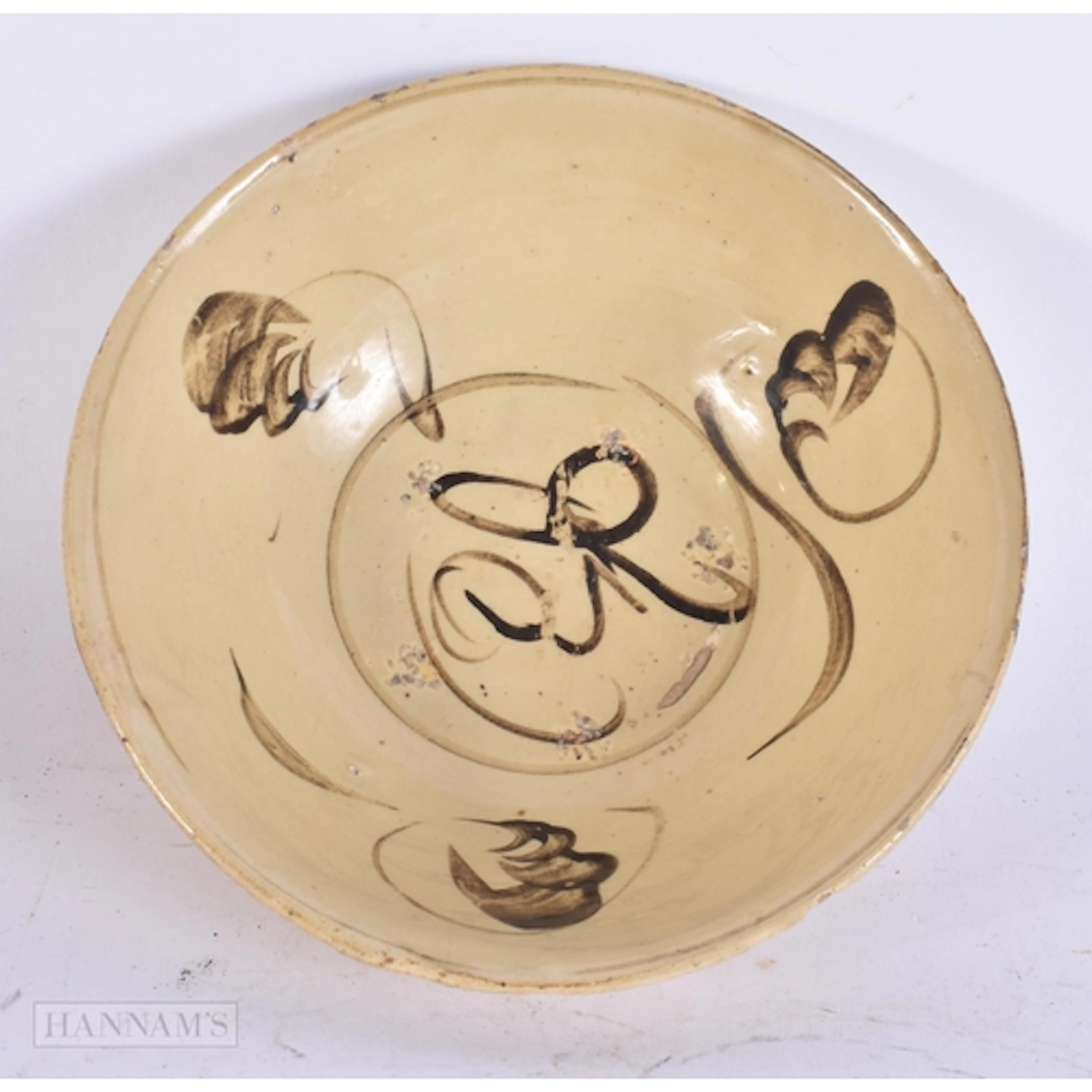 A CHINESE CIZHOU-WARE POTTERY BOWL Ming. 16.5 cm wide.