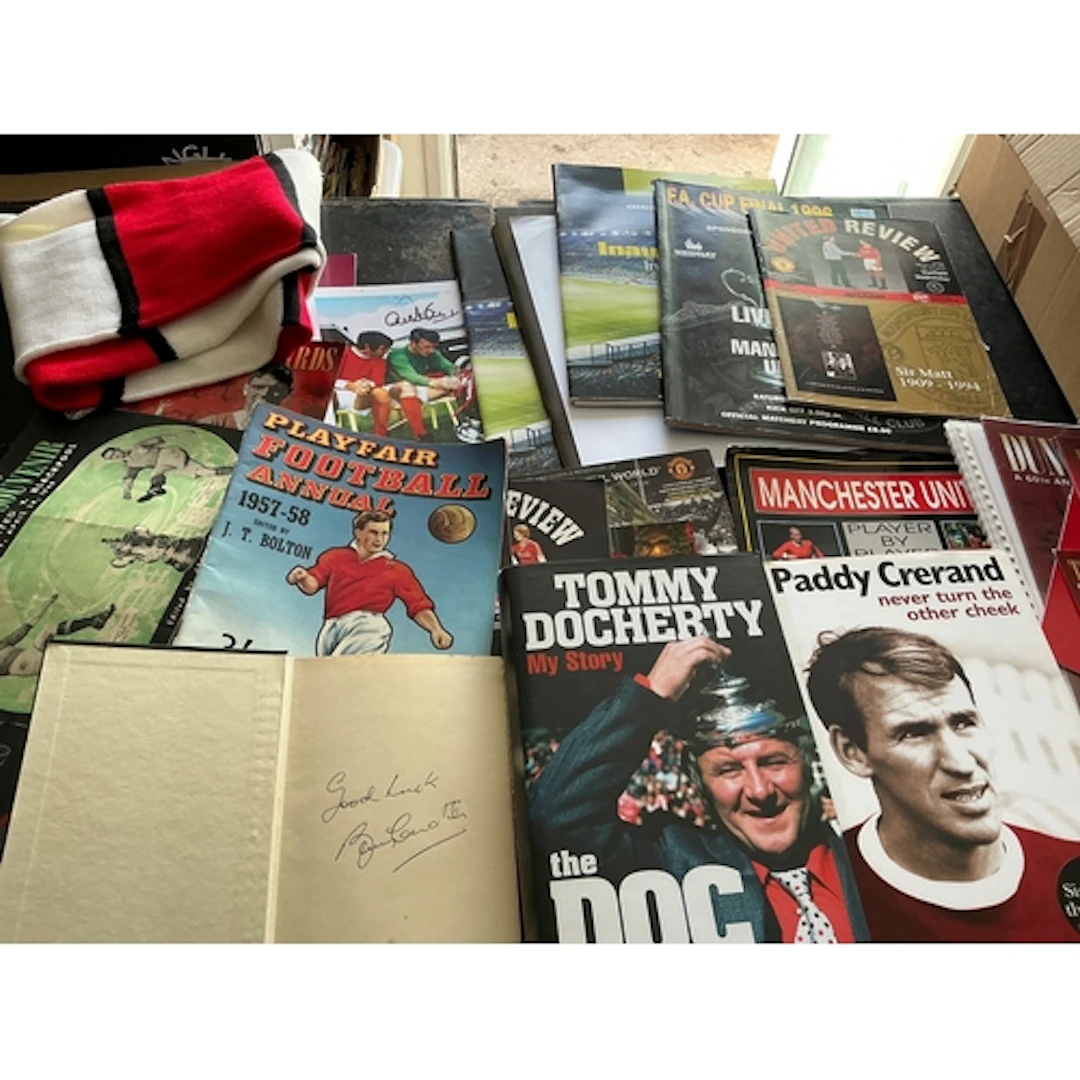 Manchester United Football Memorabilia Box: Includes a Dunca...