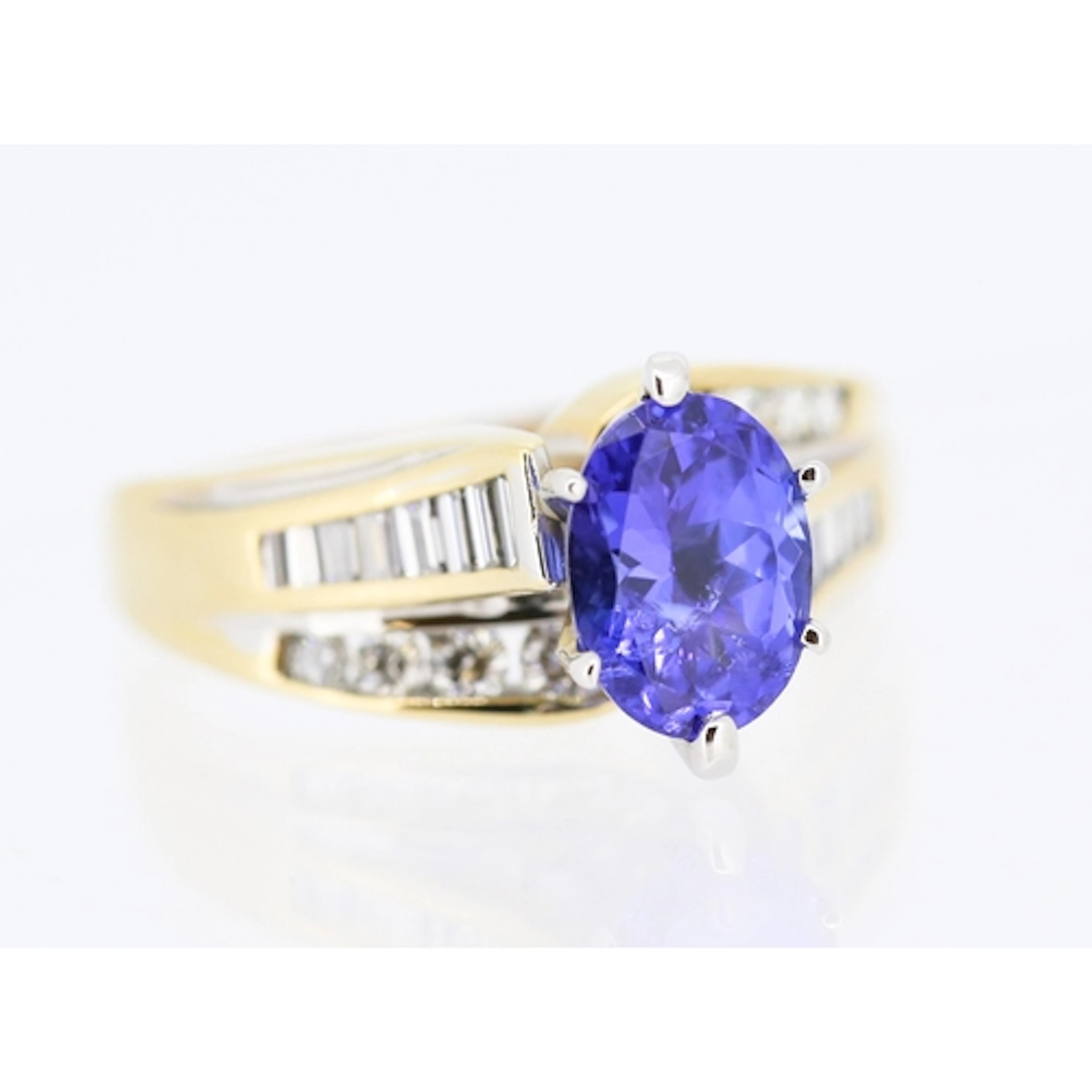 Attractively Detailed Oval Cut Tanzanite Set Ring with Bague...