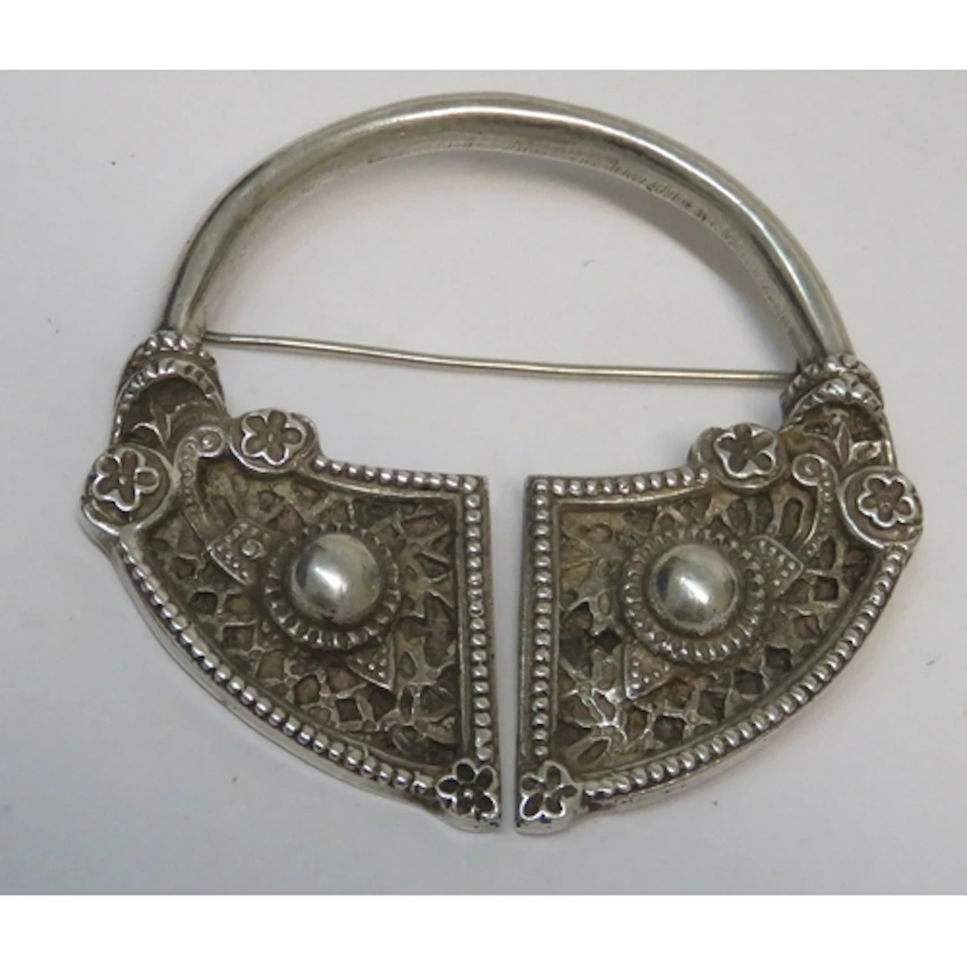 Chester silver brooch of Celtic design