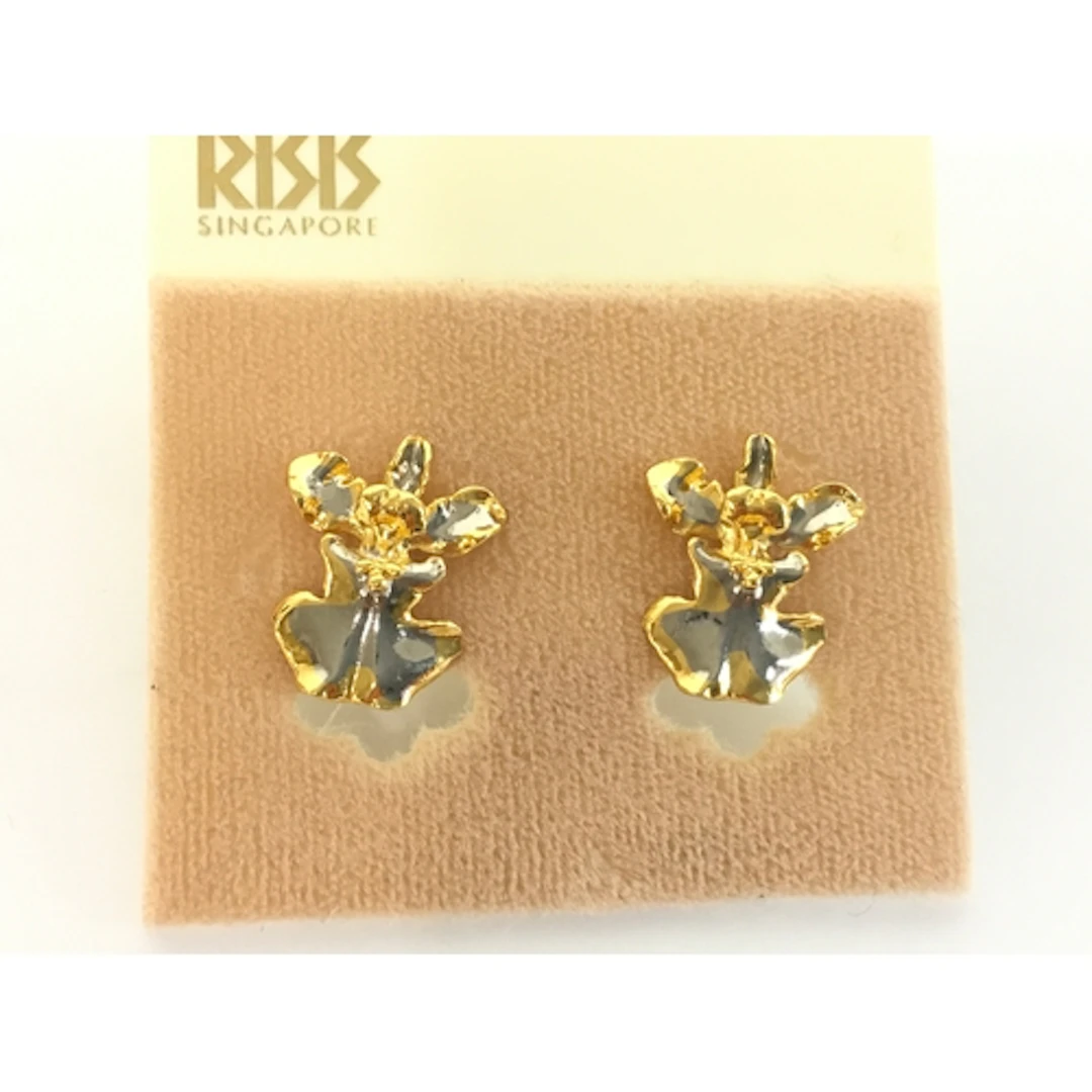 A pair of yellow metal earrings. NO RESERVE
