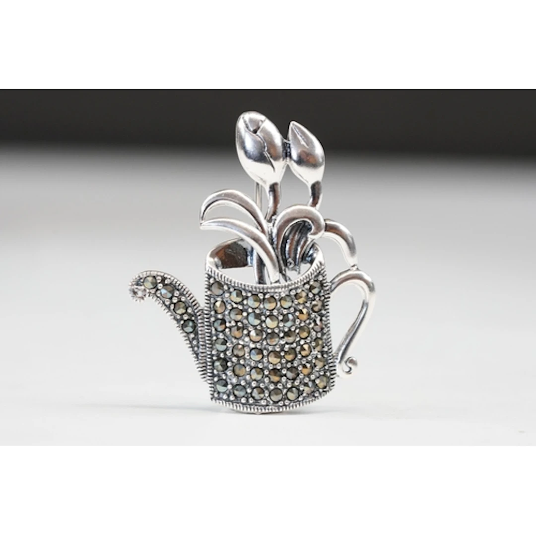 Silver and marcasite brooch, 3.5cm long