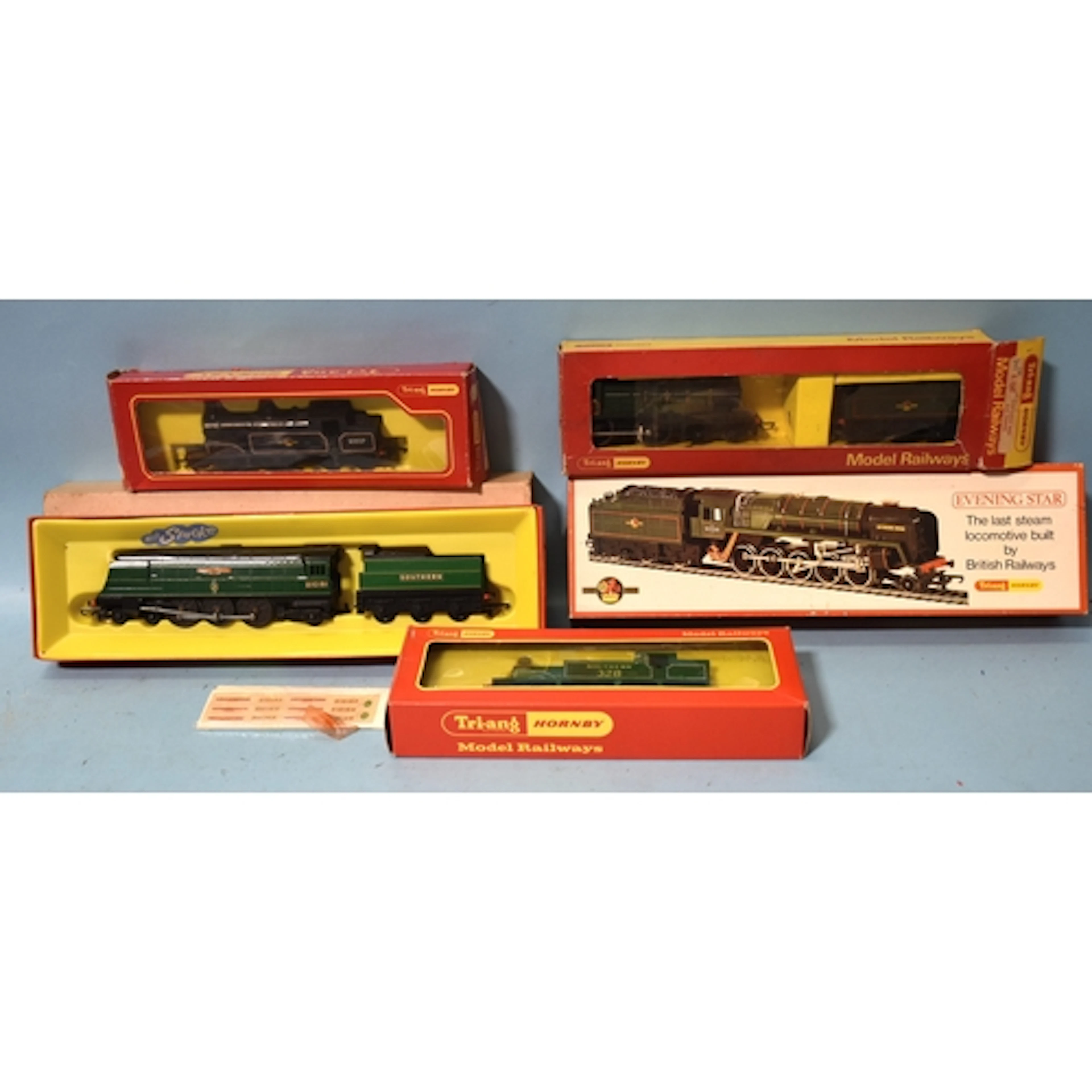 Triang Hornby, OO gauge, R869S SR 4-6-2 locomotive and tende...