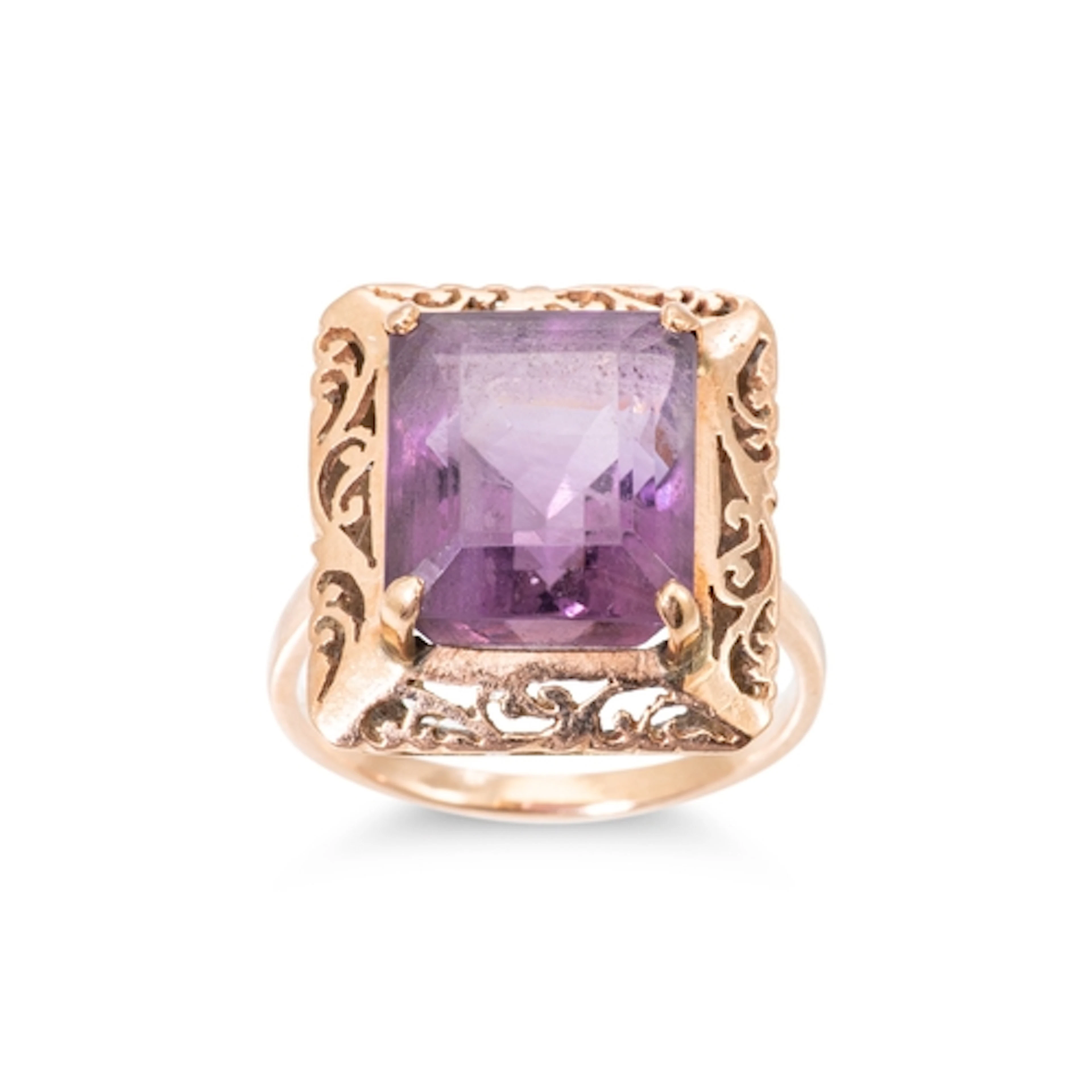 A VINTAGE AMETHYST RING, mounted in 14ct yellow gold, GW: 4....