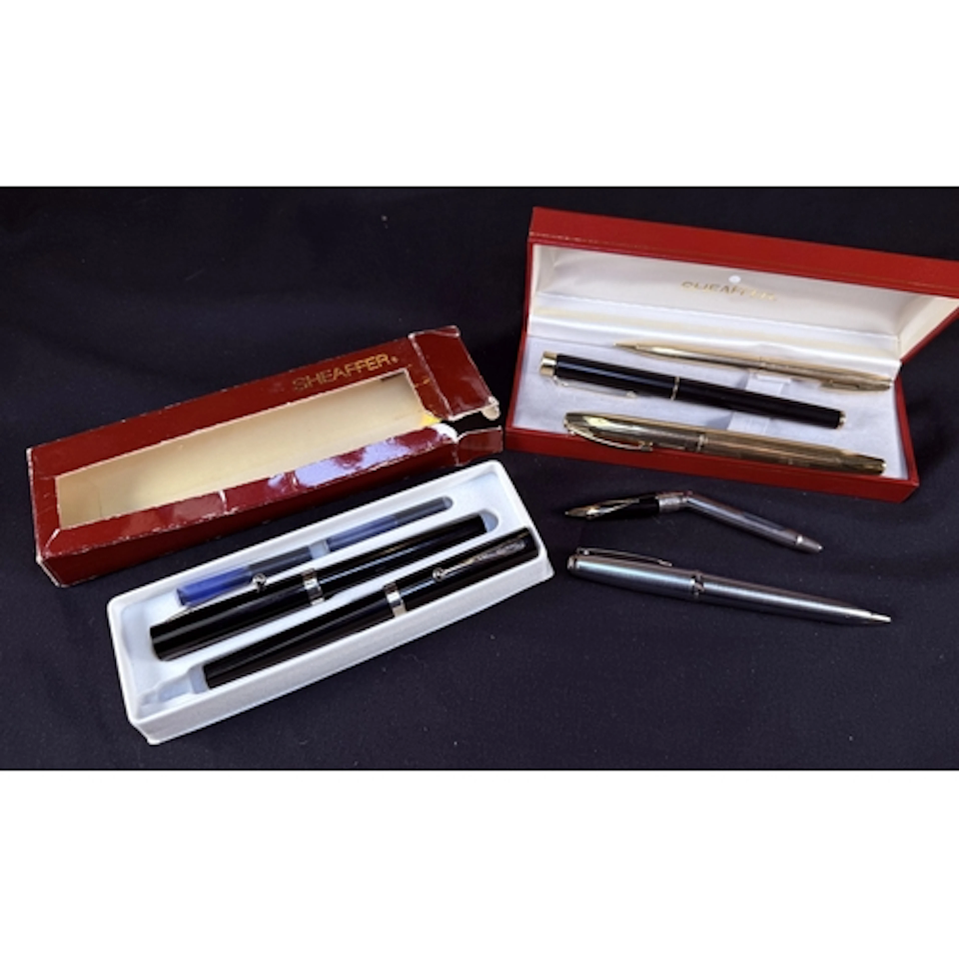 A Sheaffer vintage fountain pen and biro set, boxed (box a.f...