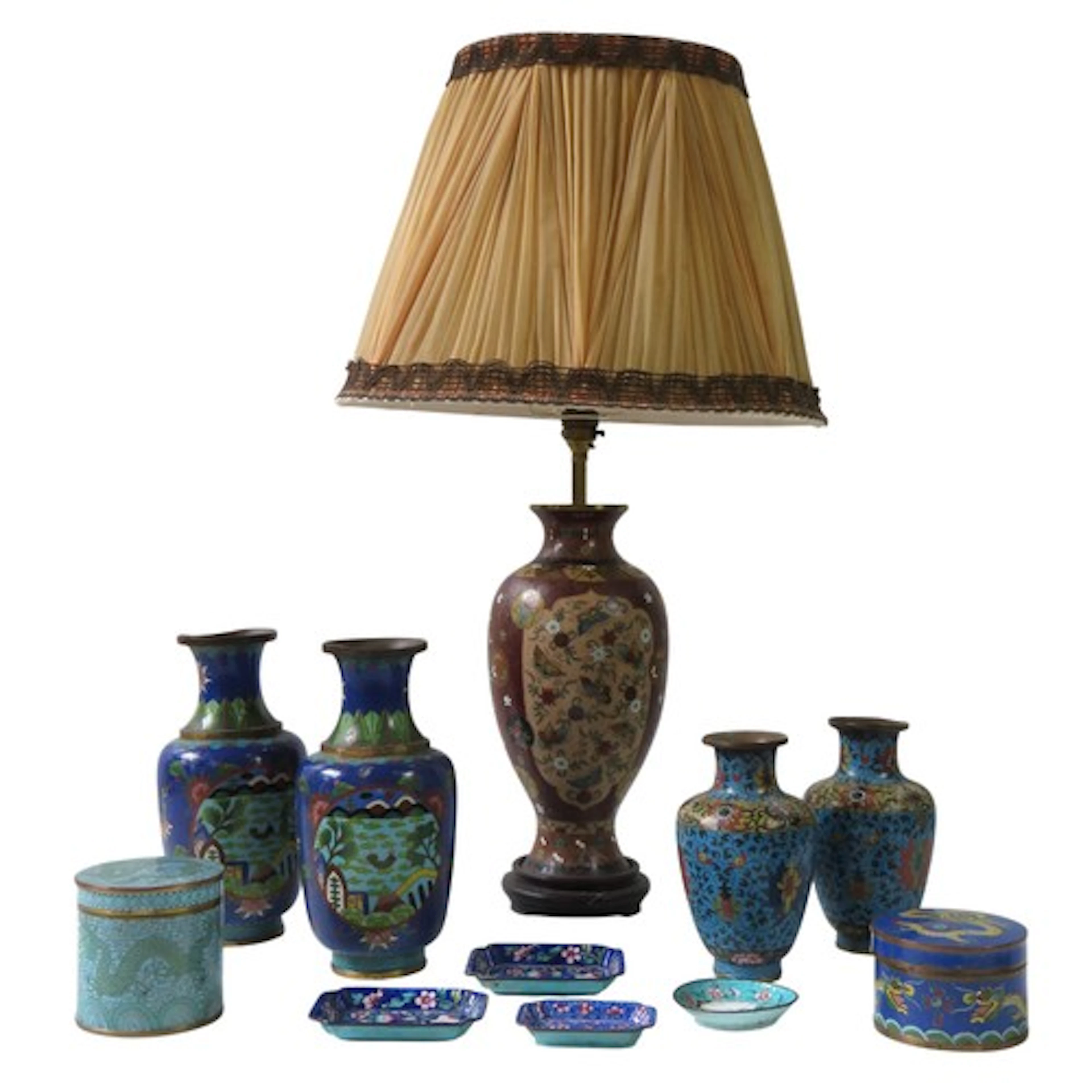 A MIXED GROUP OF JAPANESE AND CHINESE CLOISONNE WARE 19TH/20...
