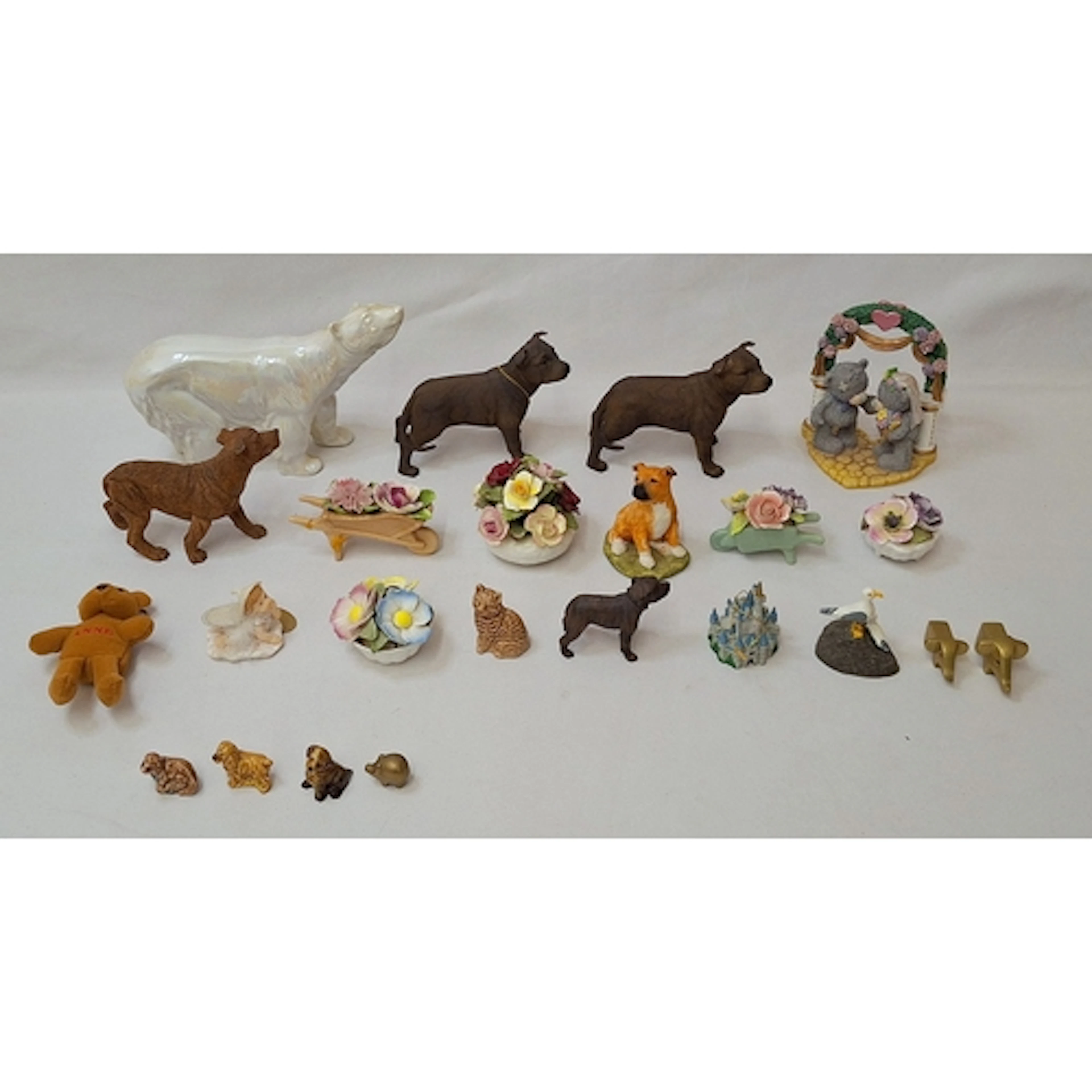 Animal Figurines incl. iridescent polar bear, Leonardo Staff...