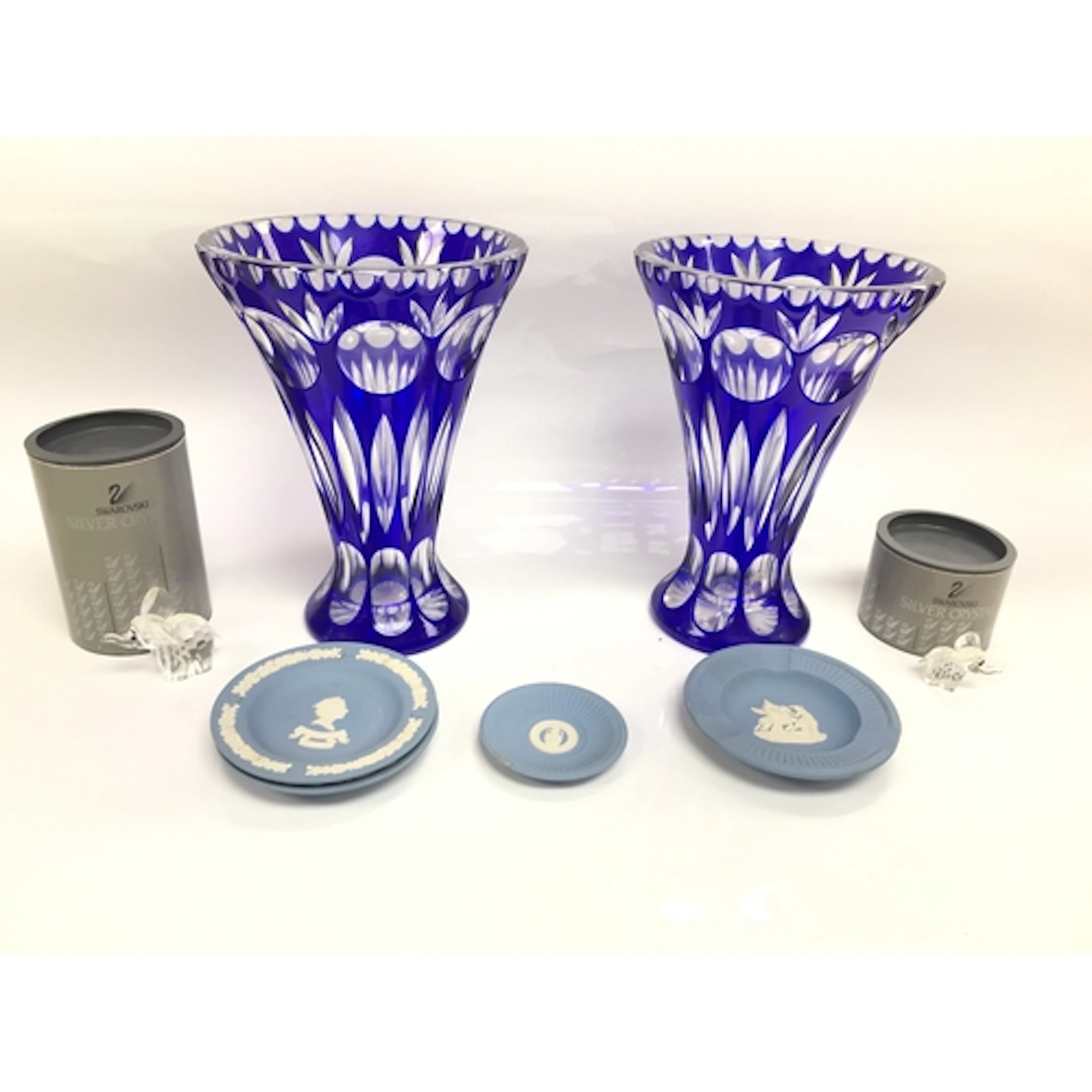 Pair of blue flash vases, variety of small wedgewood dishes ...