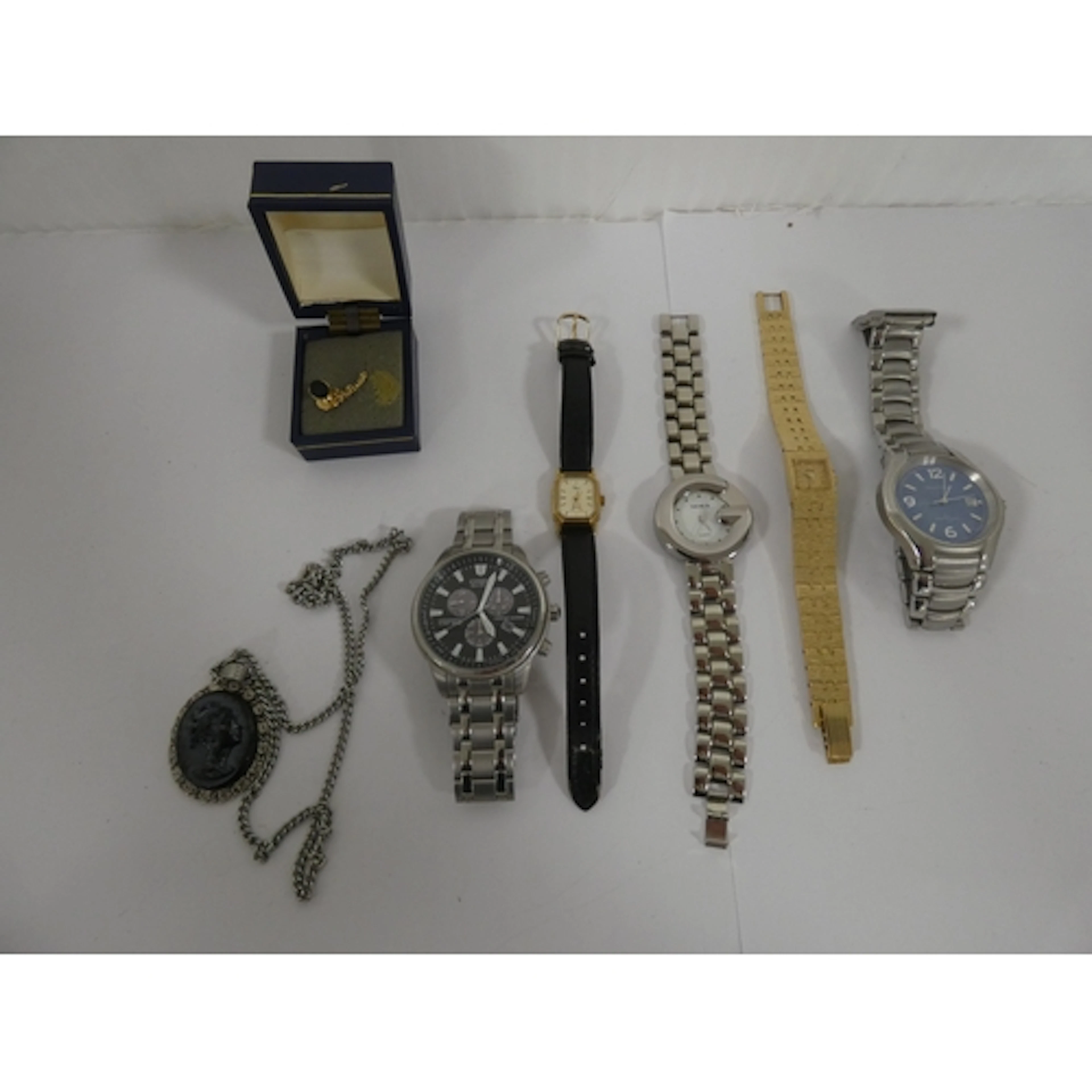 Watches to include a Citizen Eco Drive gent's chronograph wa...