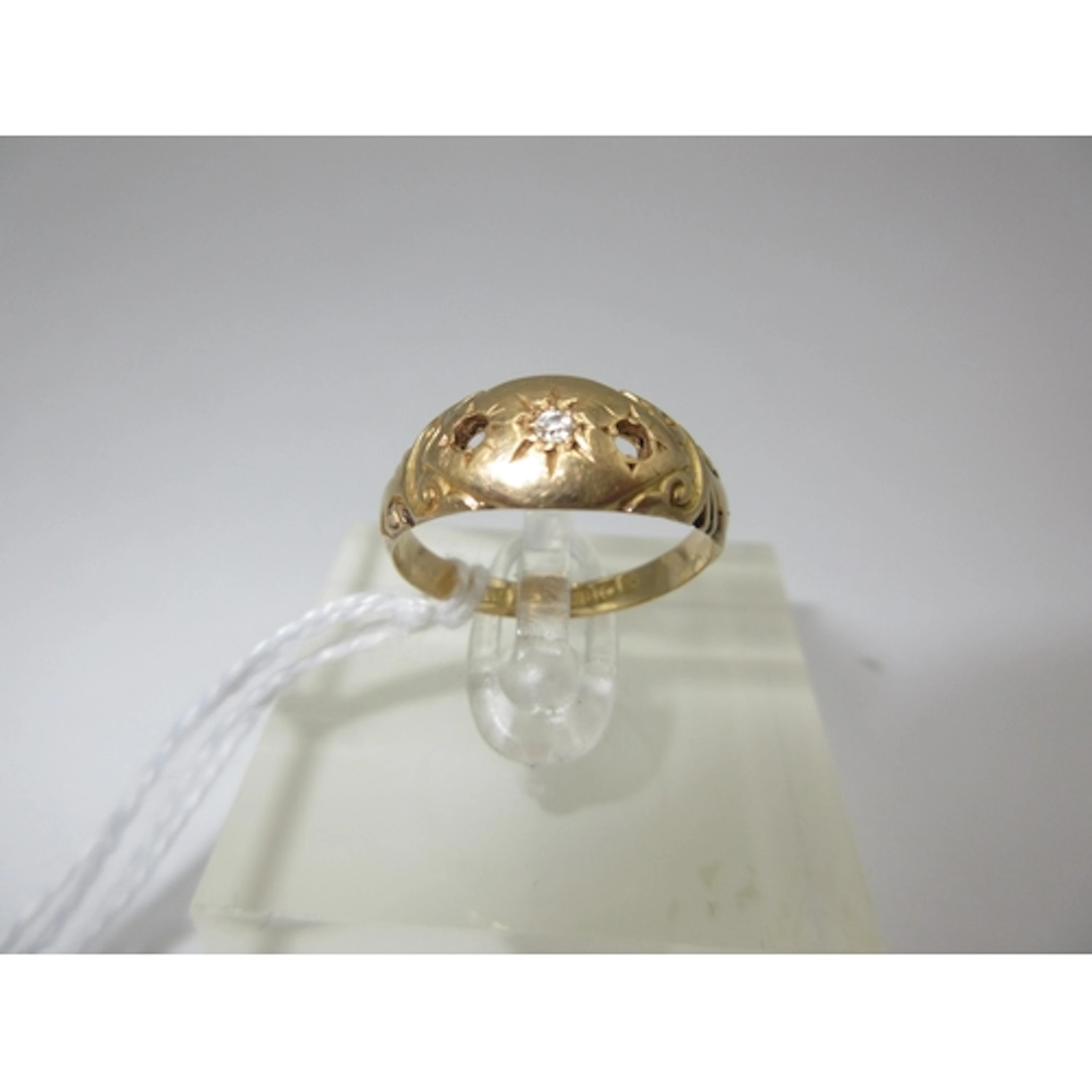 18ct Gold Diamond Ring, 2 stones missing, 1.73g, N