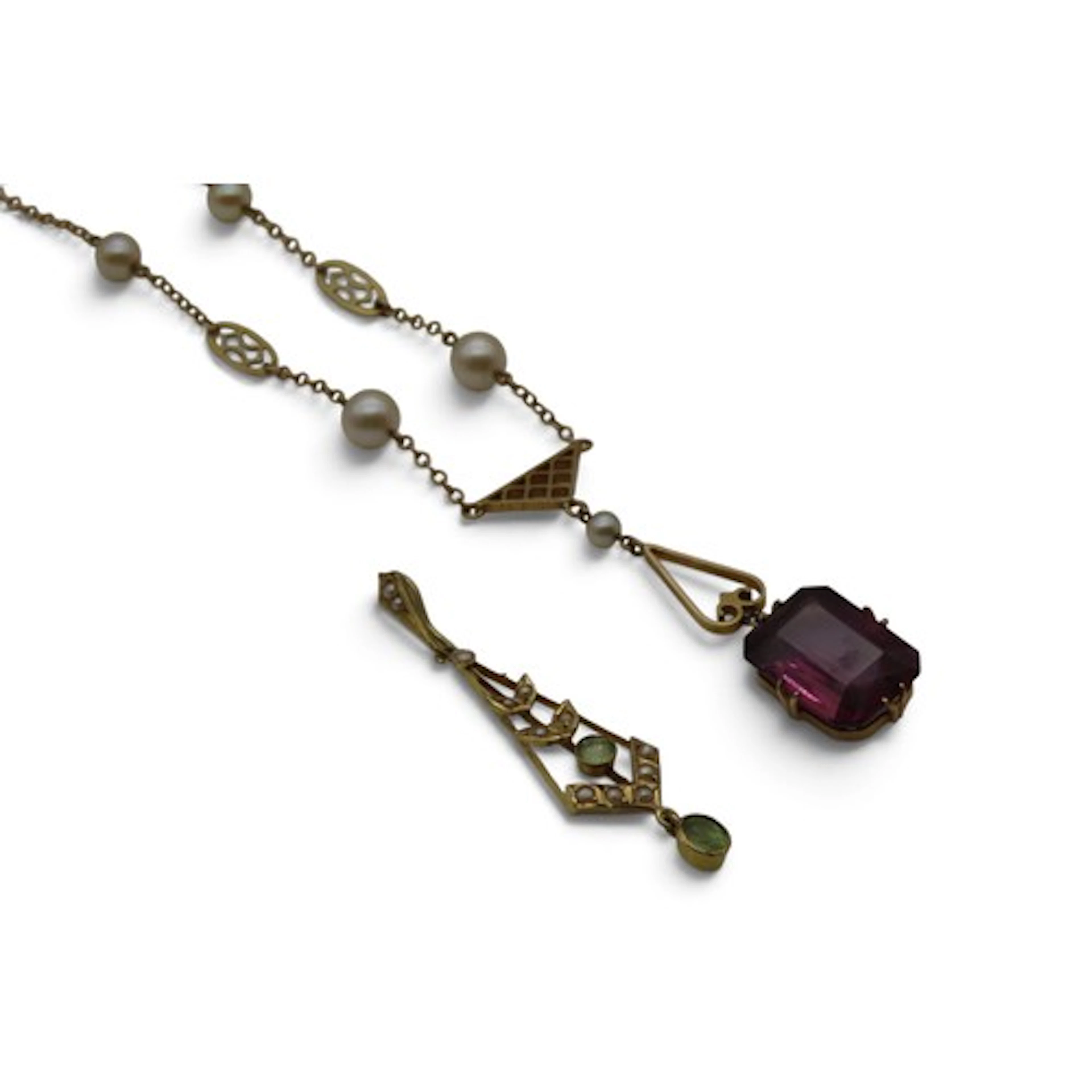 An Edwardian peridot and seed pearl pendant, in 14ct gold, t...