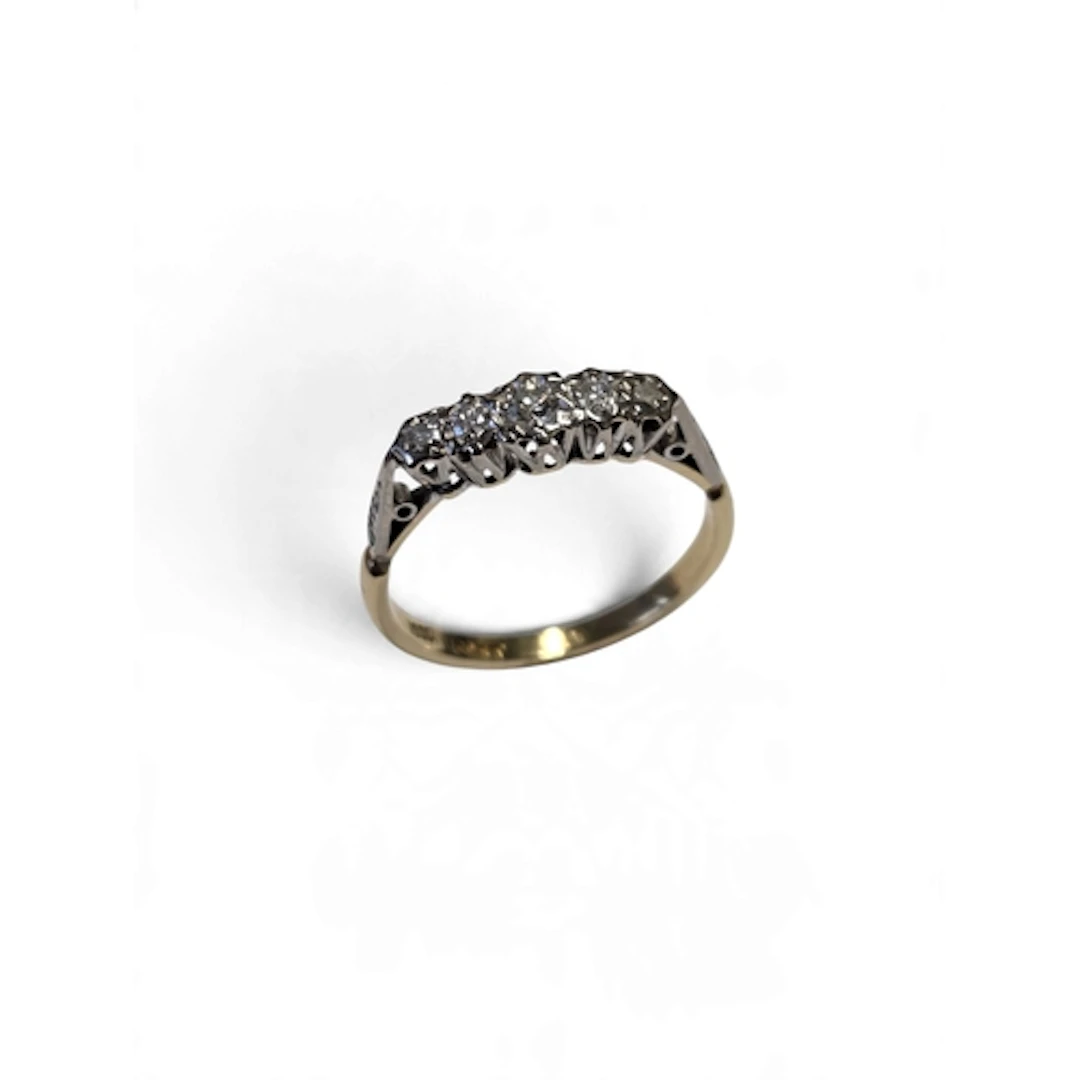 An antique 18-carat gold five-stone diamond ring, the gradua...