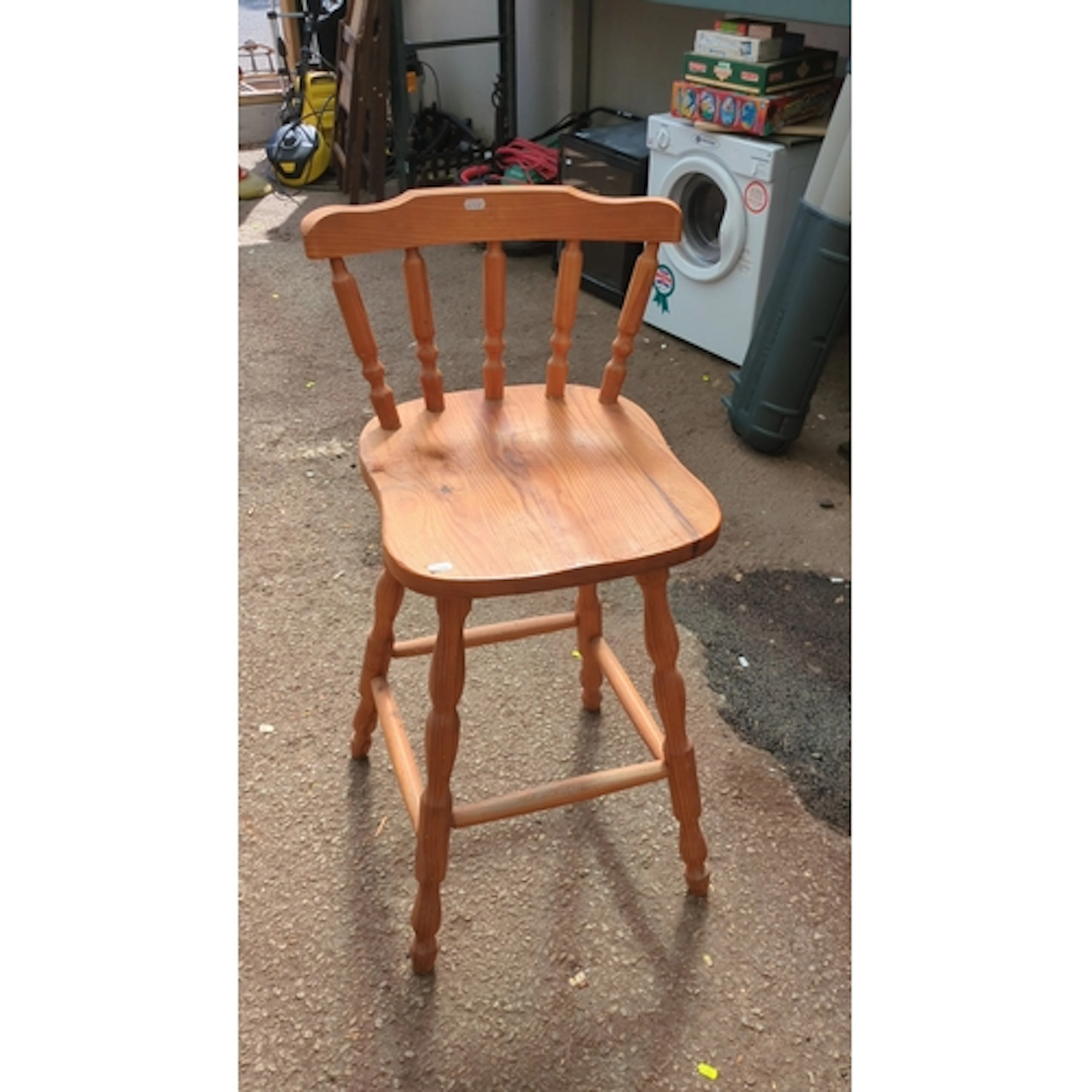 Pine Windsor-style chair bearing retailer’s label for Dobles...