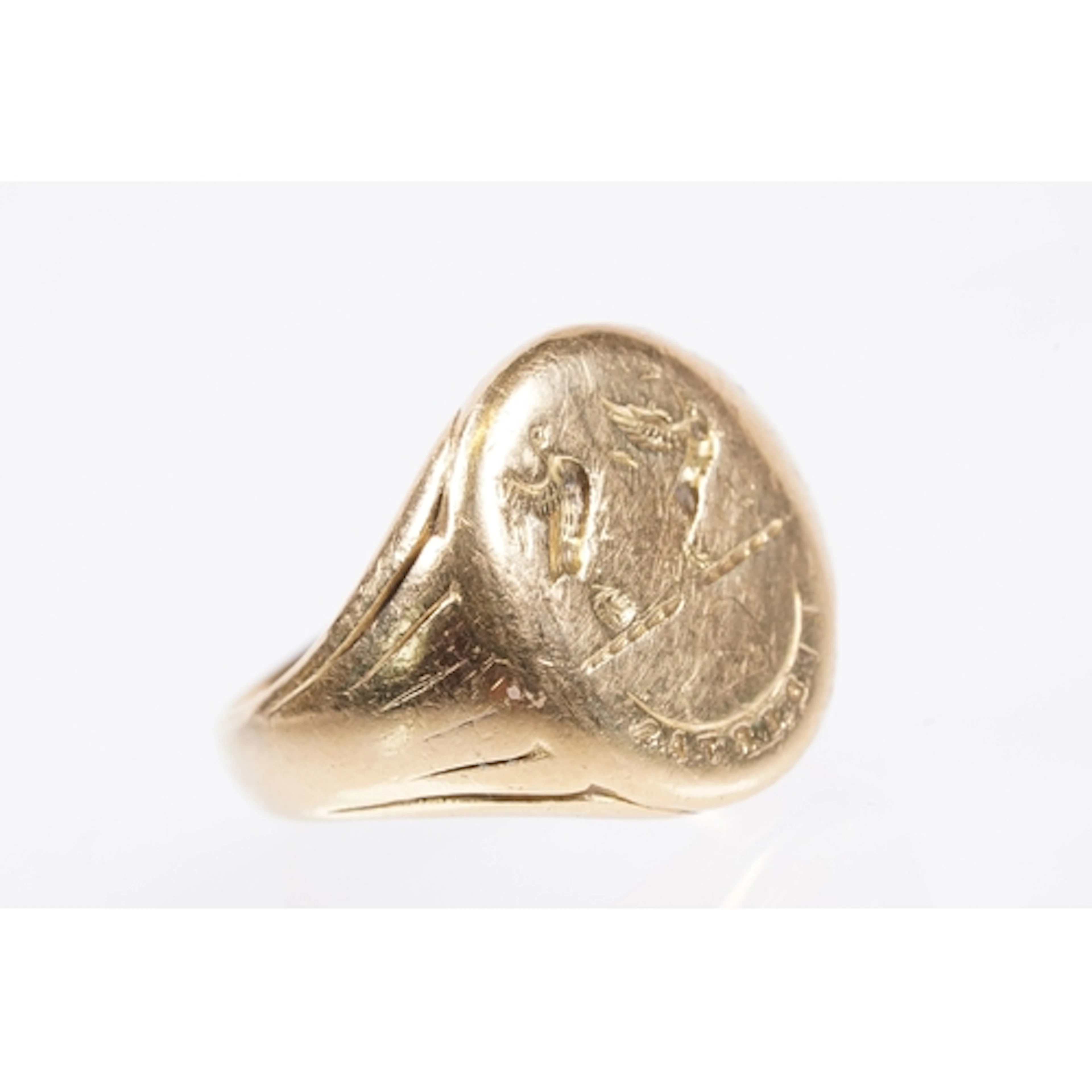 18ct gold signet ring having an engraved seal intaglio to th...
