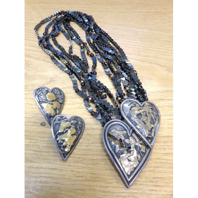 Eileen Coyne vulcanite and garnet bead necklace, with silver...