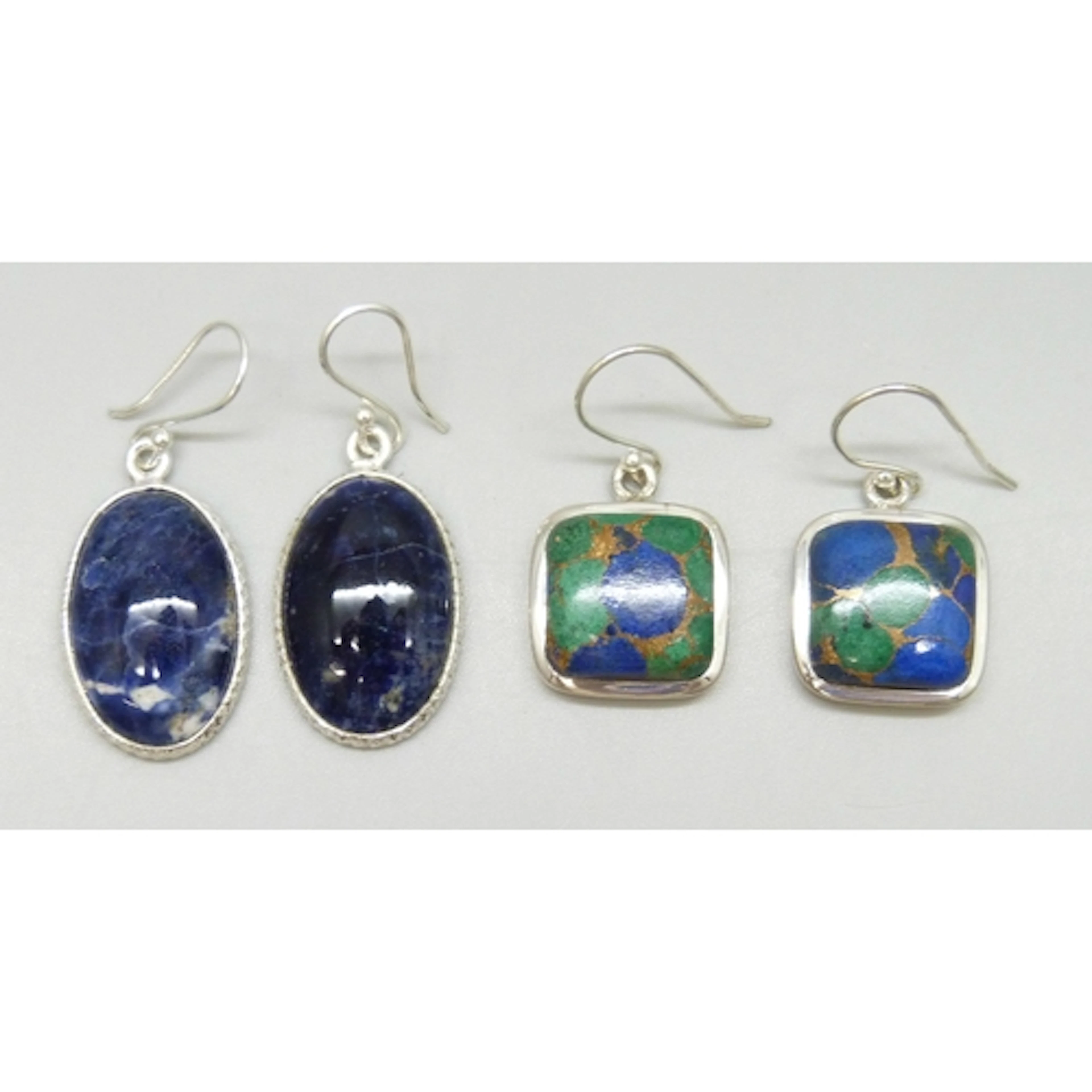 Two pairs of silver earrings including 25ct mojave azurite 1...