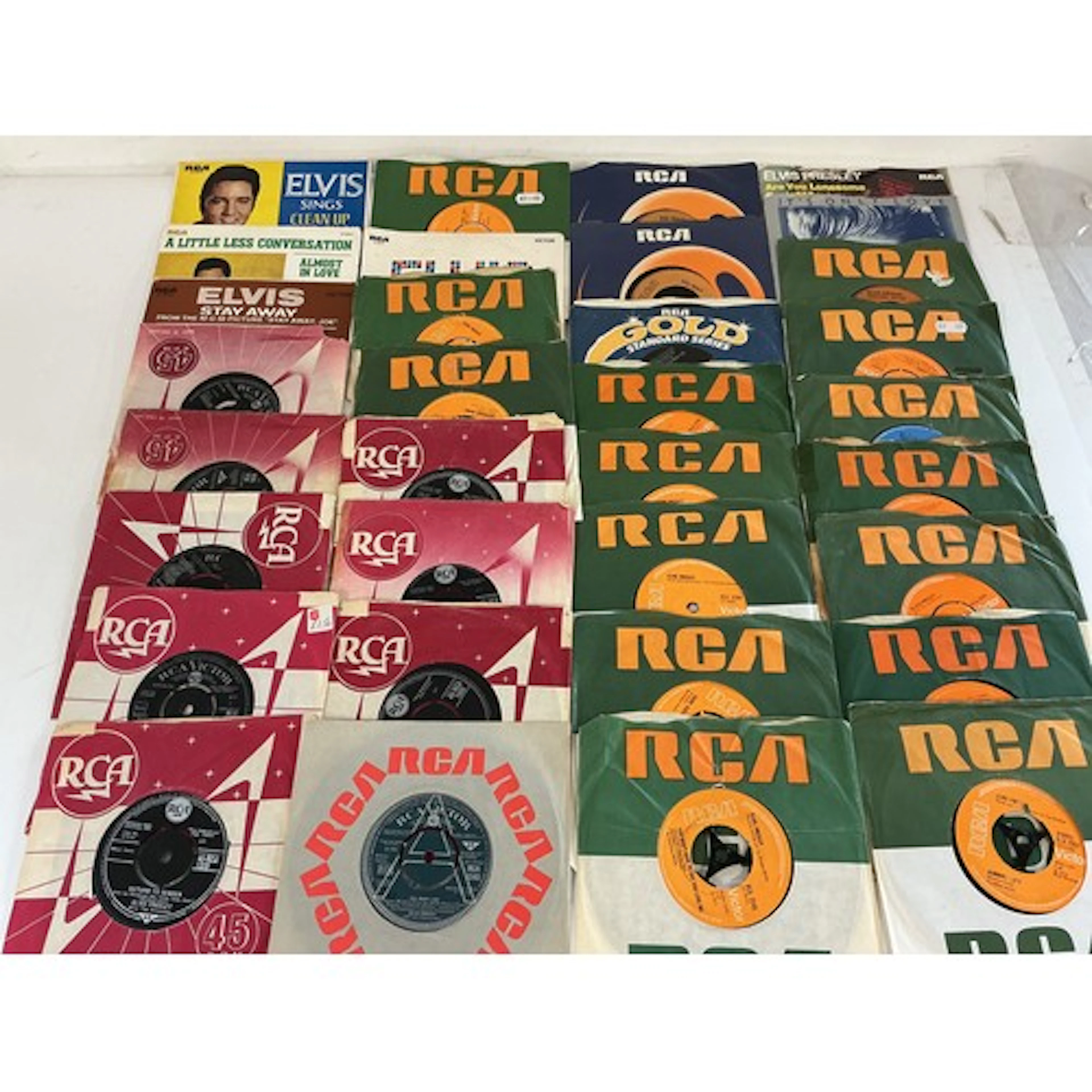 An extensive collection of Elvis Presley 7” singles and EPs ...
