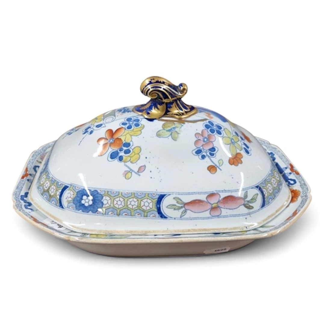 A superb early 19th Century Masons Imari style covered serv...