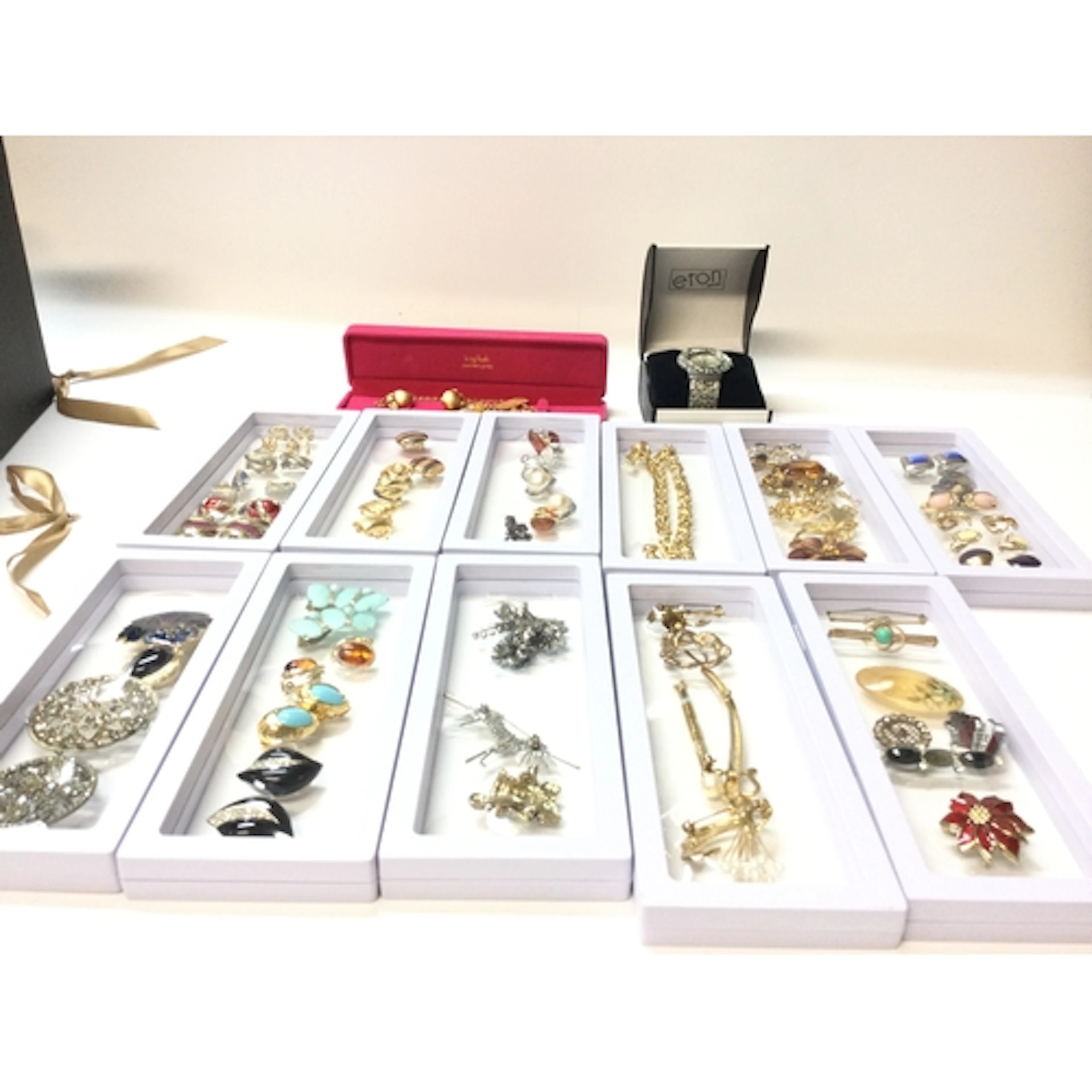 Quantity dress jewellery 13 cases including silver