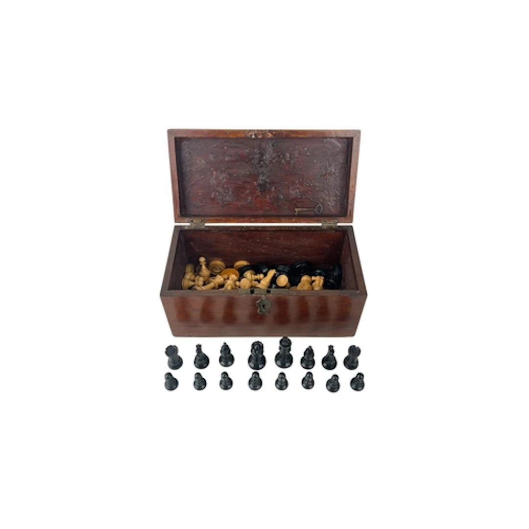 A STAUNTON STYLE CHESS AND DRAUGHTS SET IN AN UNASSOCIATED W...