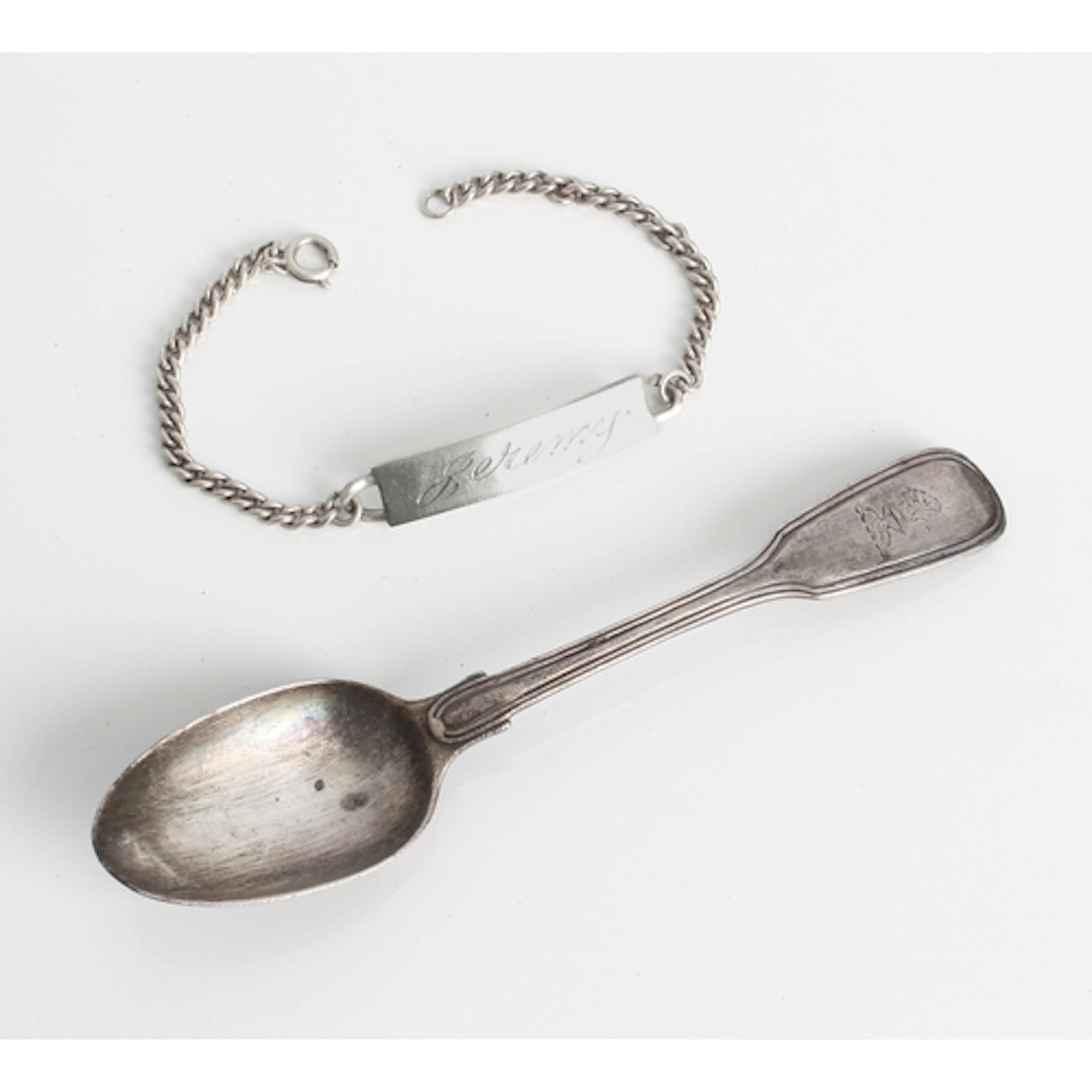 Two small silver items - comprising a George IV fiddle threa...