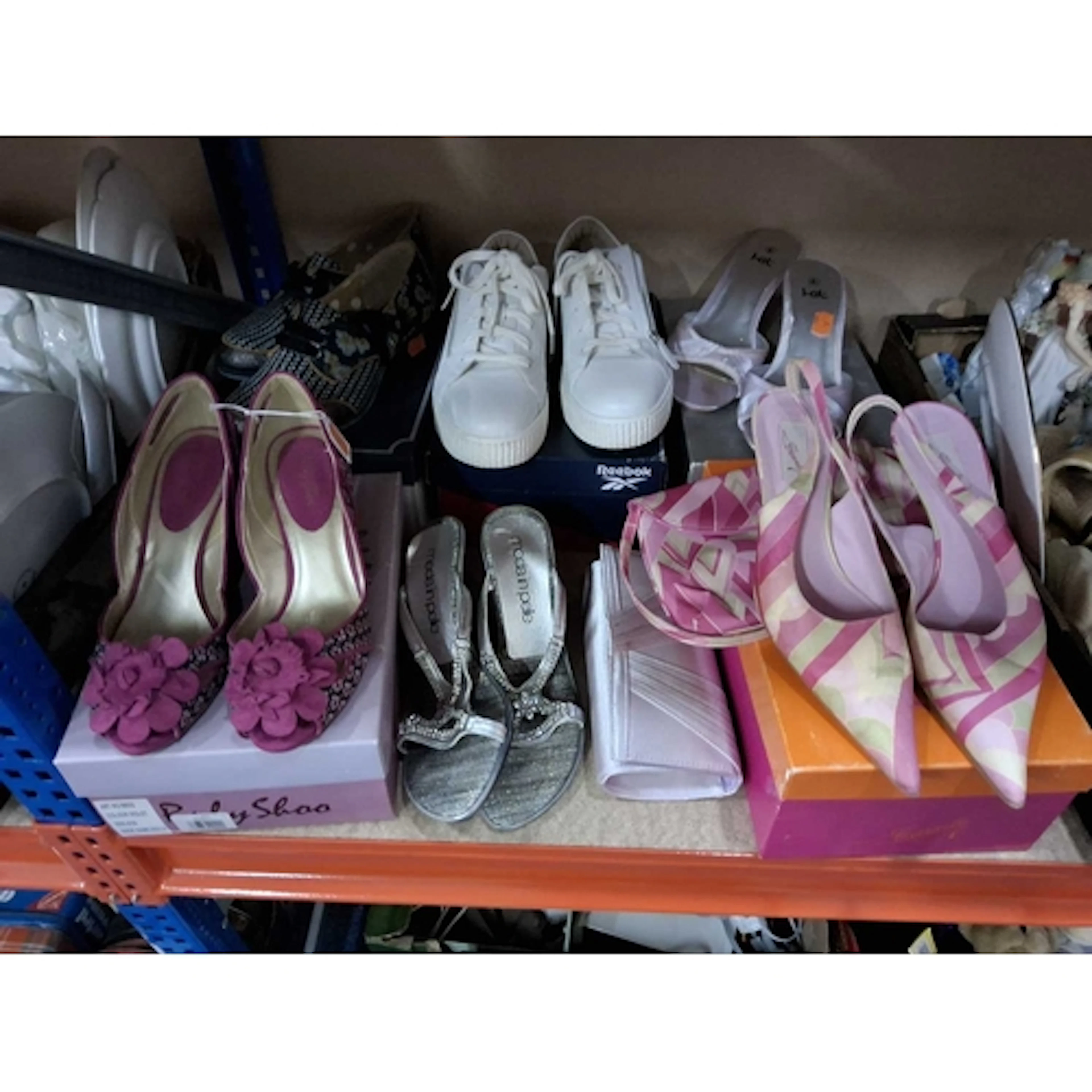 A SMALL GROUP OF LADIES SHOES AND HANDBAGS to include a pair...