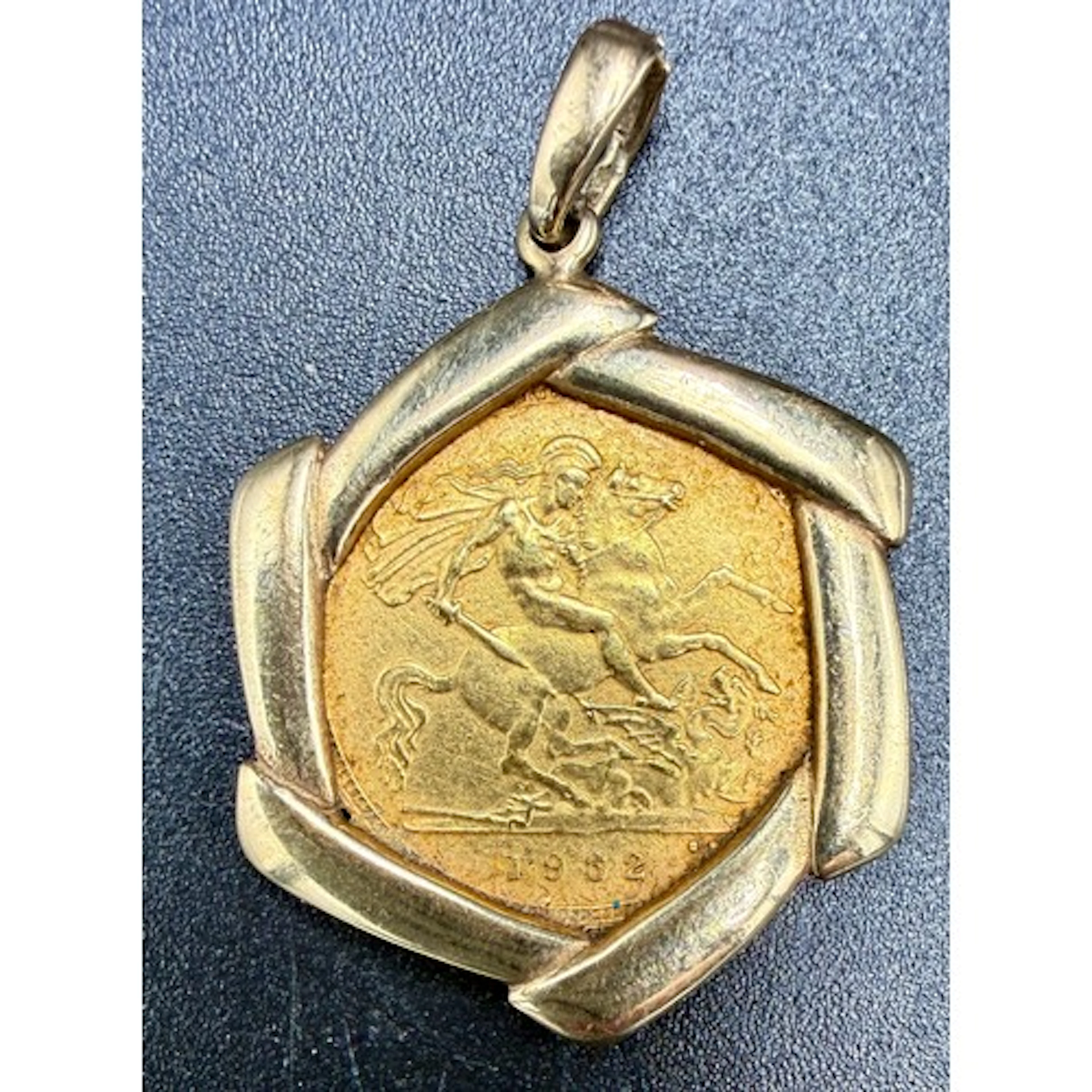 A 1982 half gold sovereign set in a 9 carat gold mount with ...