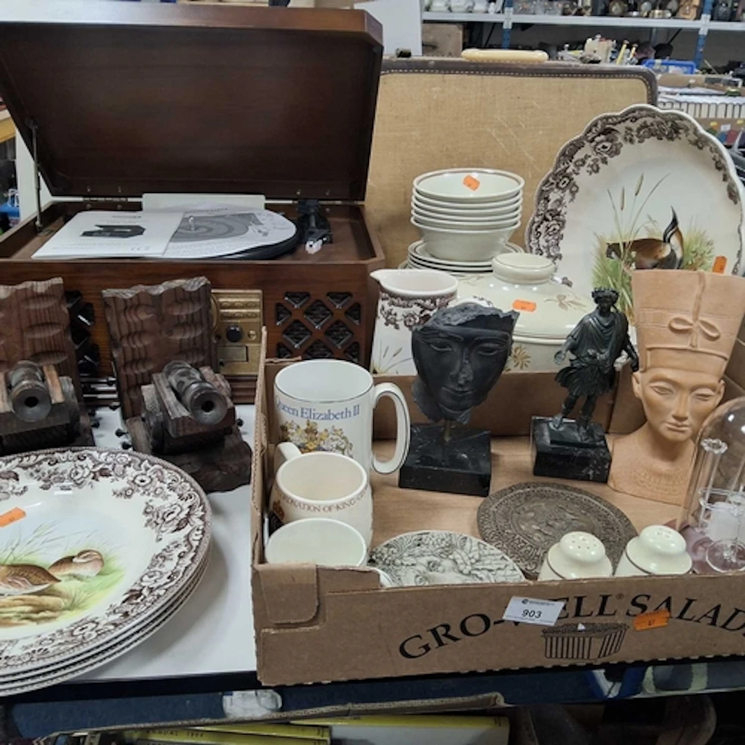 A BOX AND LOOSE ORNAMENTS, TABLEWARES, RECORD PLAYER ETC to ...