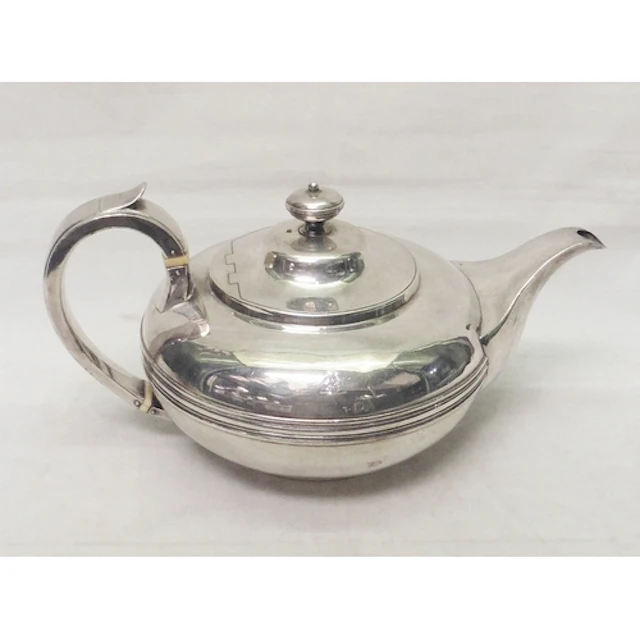 A George IV Irish silver teapot, William Nolan, Dublin 1827....