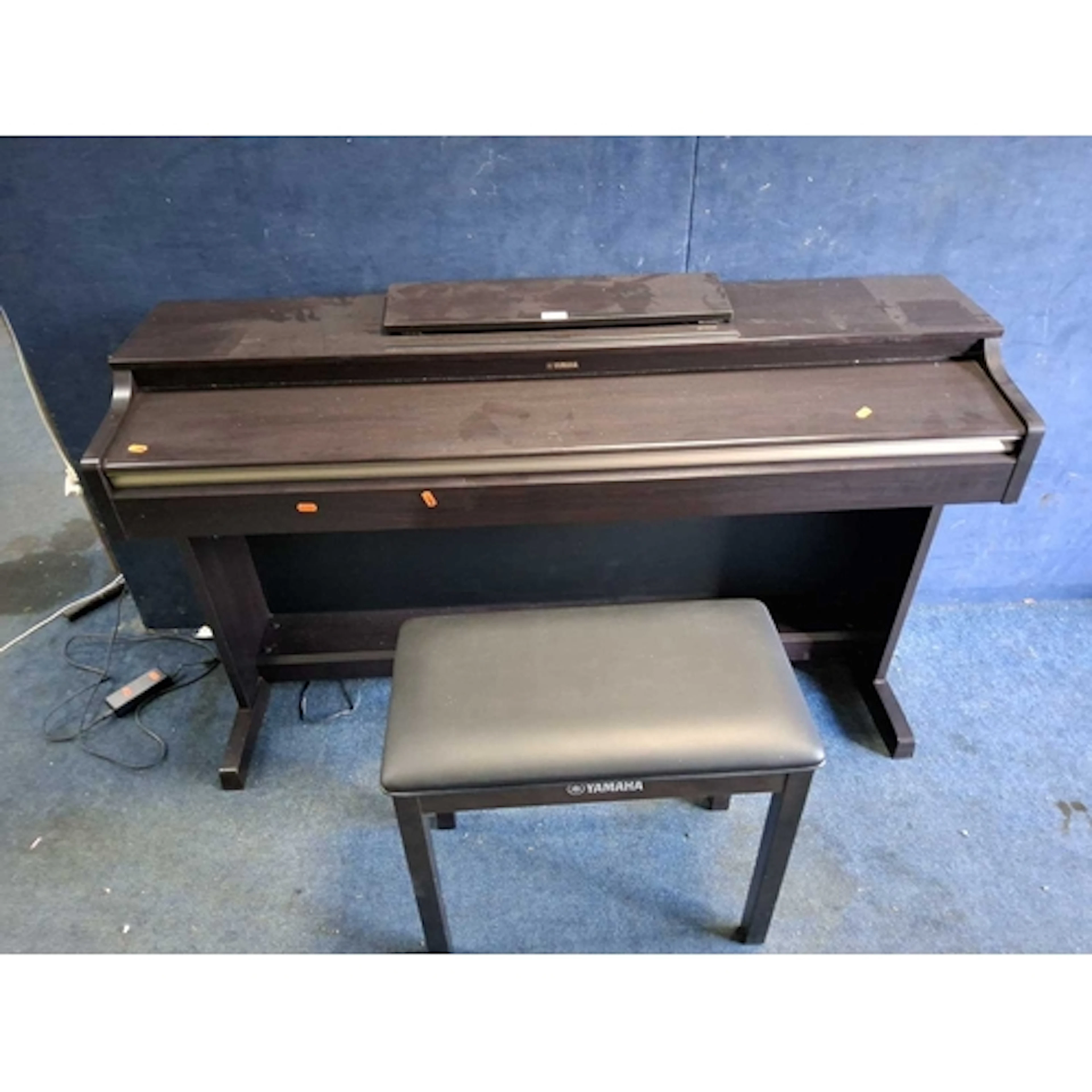 A YAMAHA ARIUS YDP-162 ELECTRONIC PIANO on stand with power ...